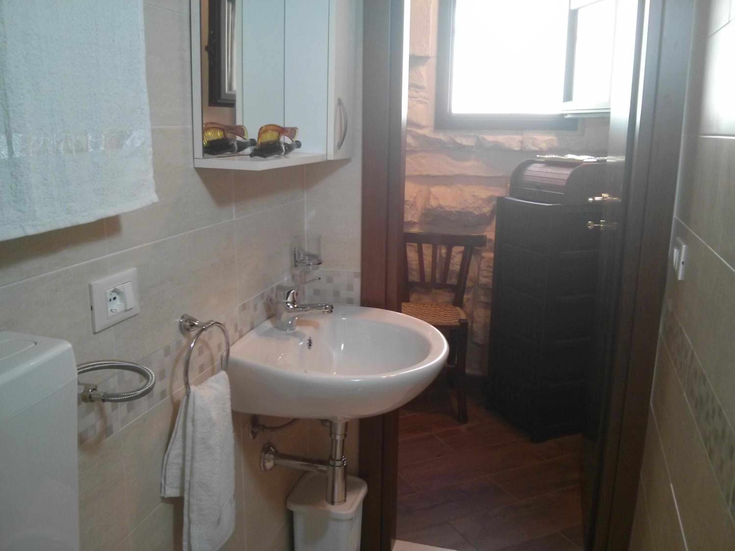 One-Bedroom House - Photo 24