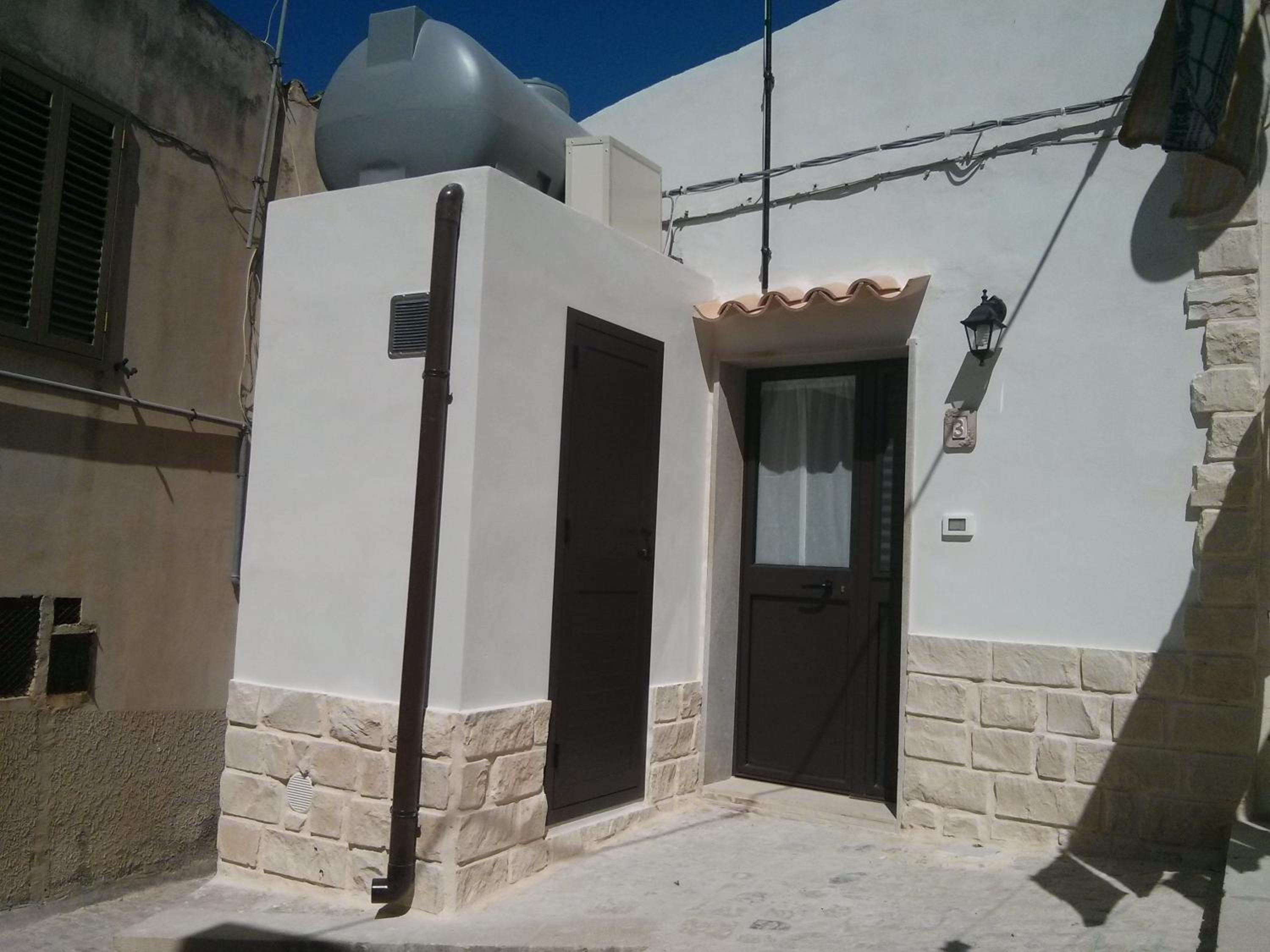 One-Bedroom House - Photo 23