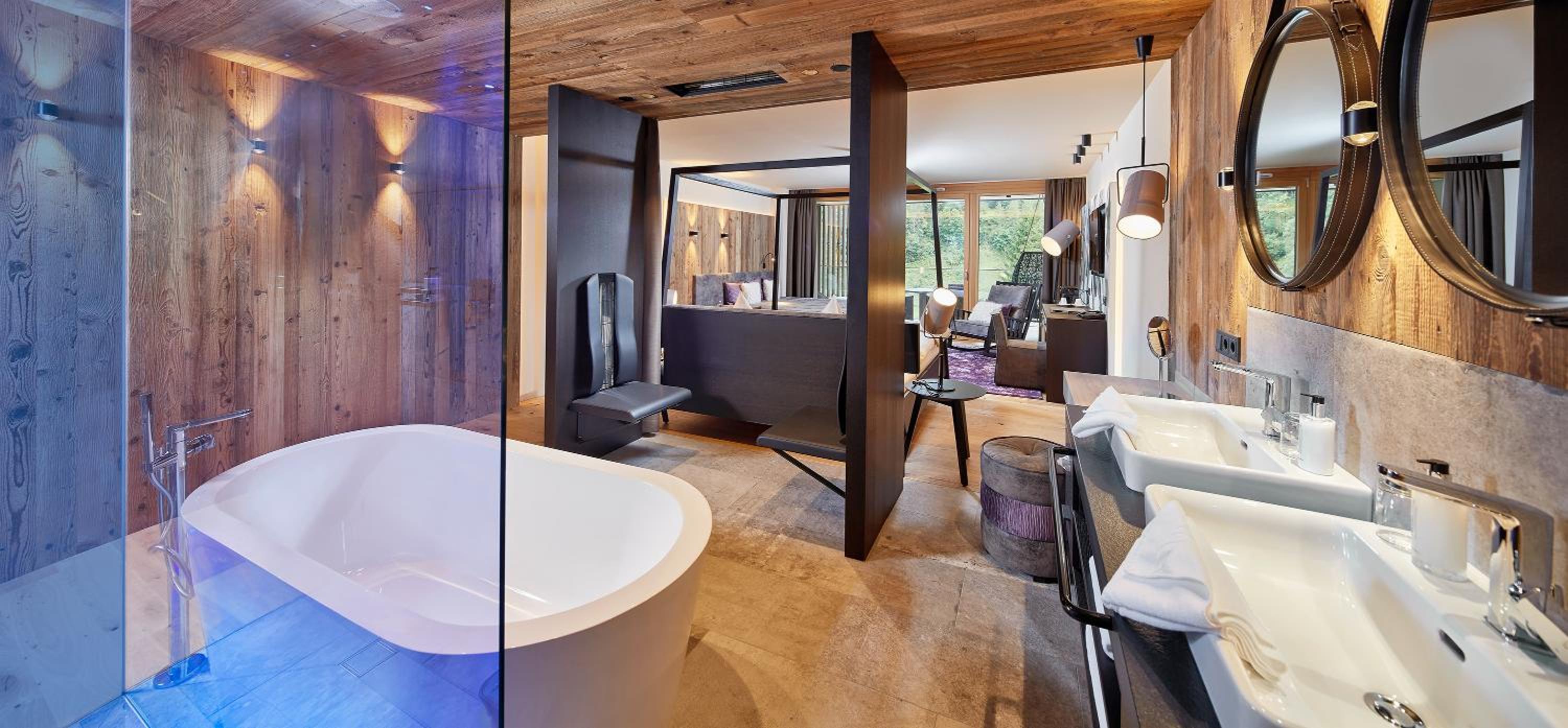 Suite with Loggia and Mountain View photo 3