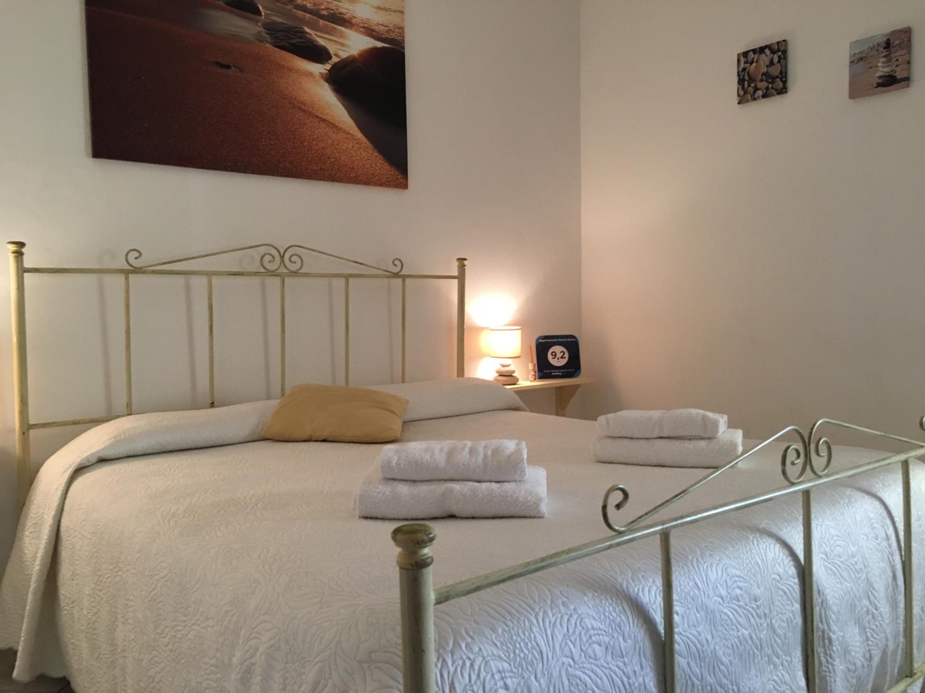 Apartment with Terrace - Photo 22