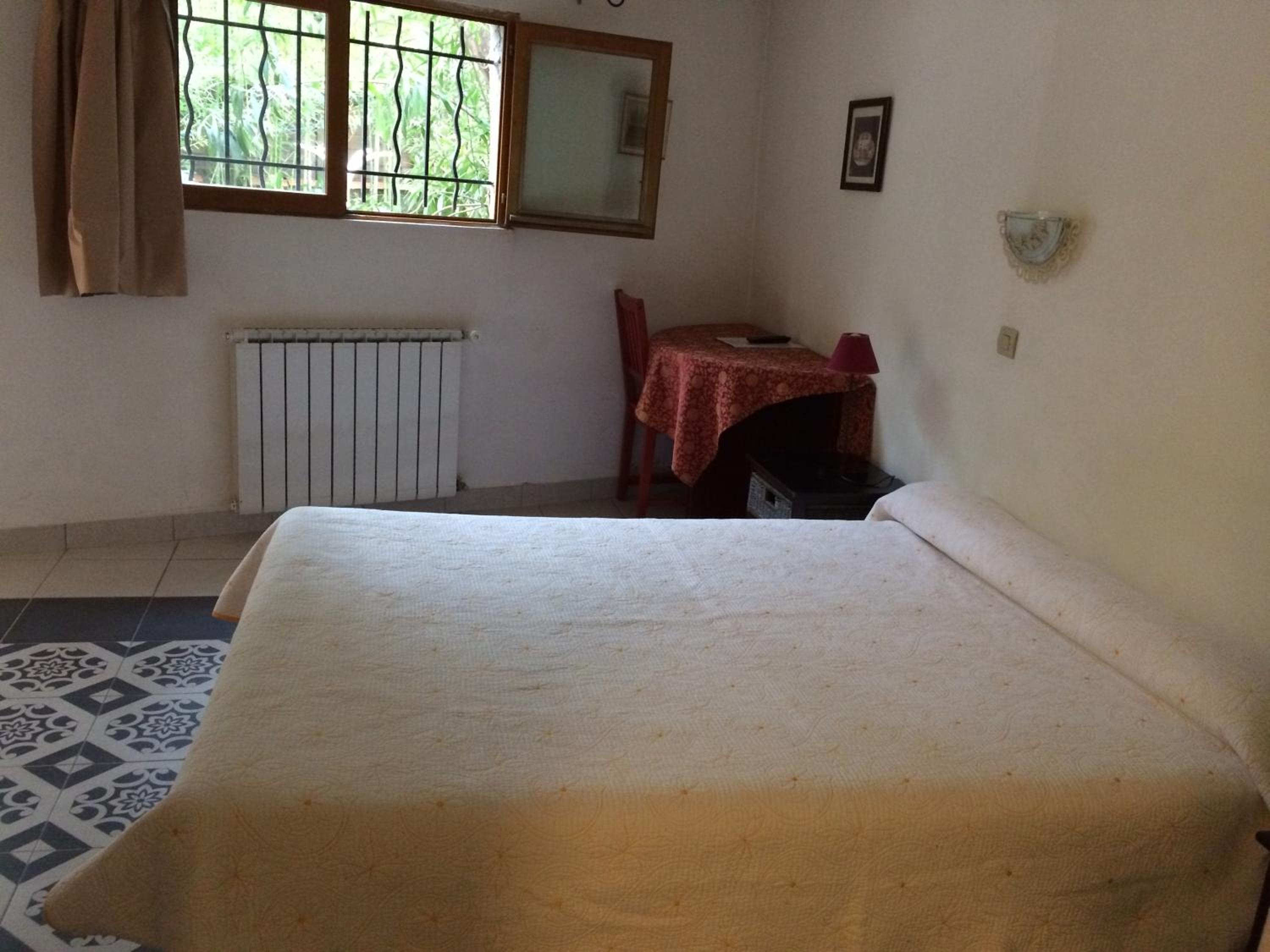 Double Room - Photo 8