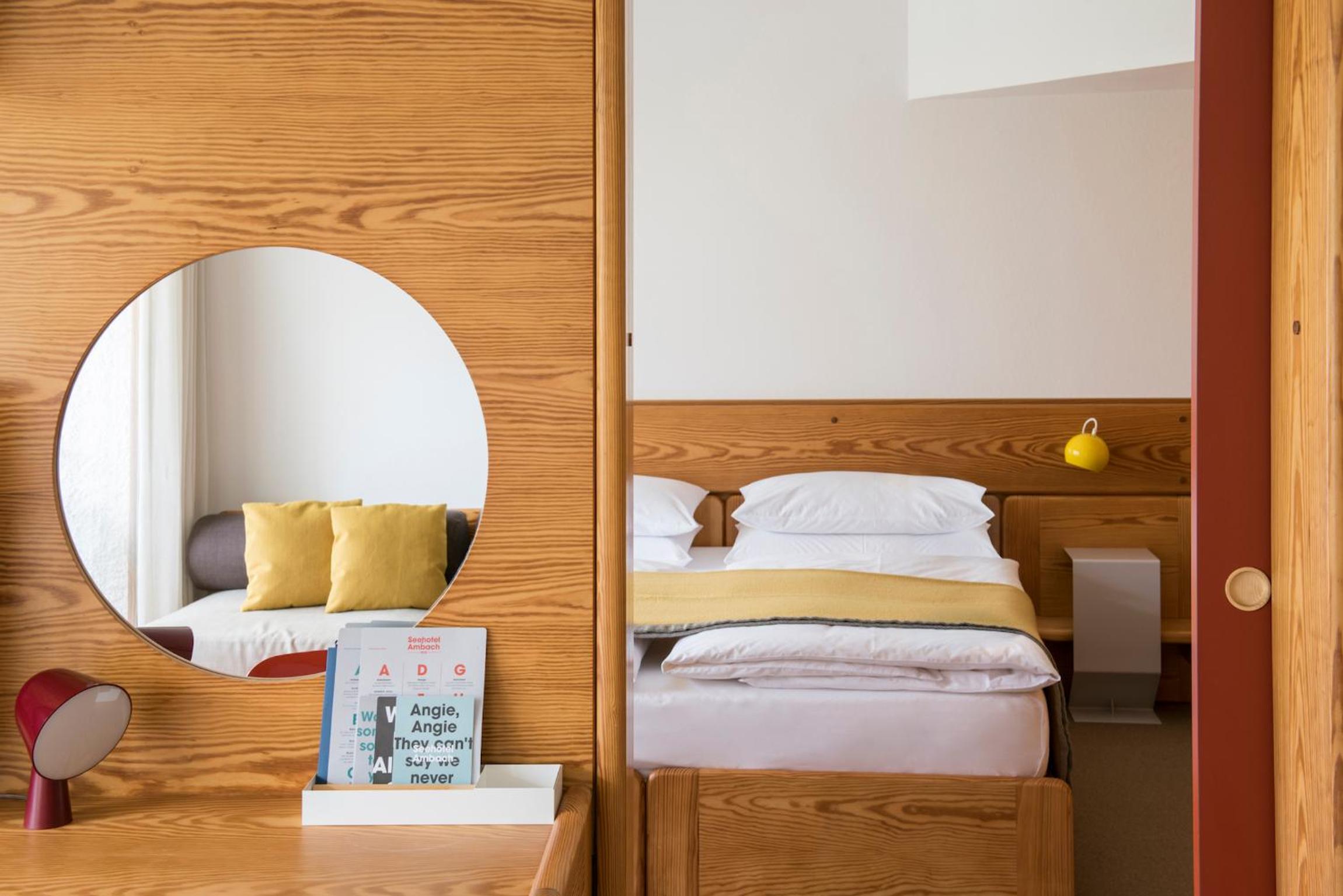 Superior Double Room with Balcony and Lake View