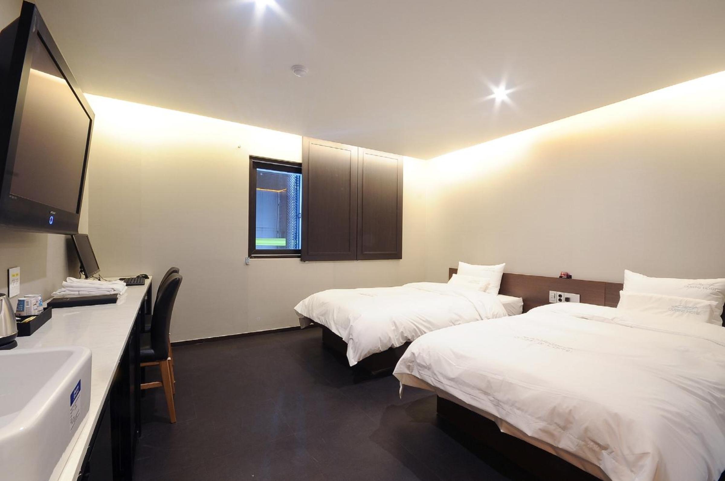 No Parking - Standard Twin Room photo 1