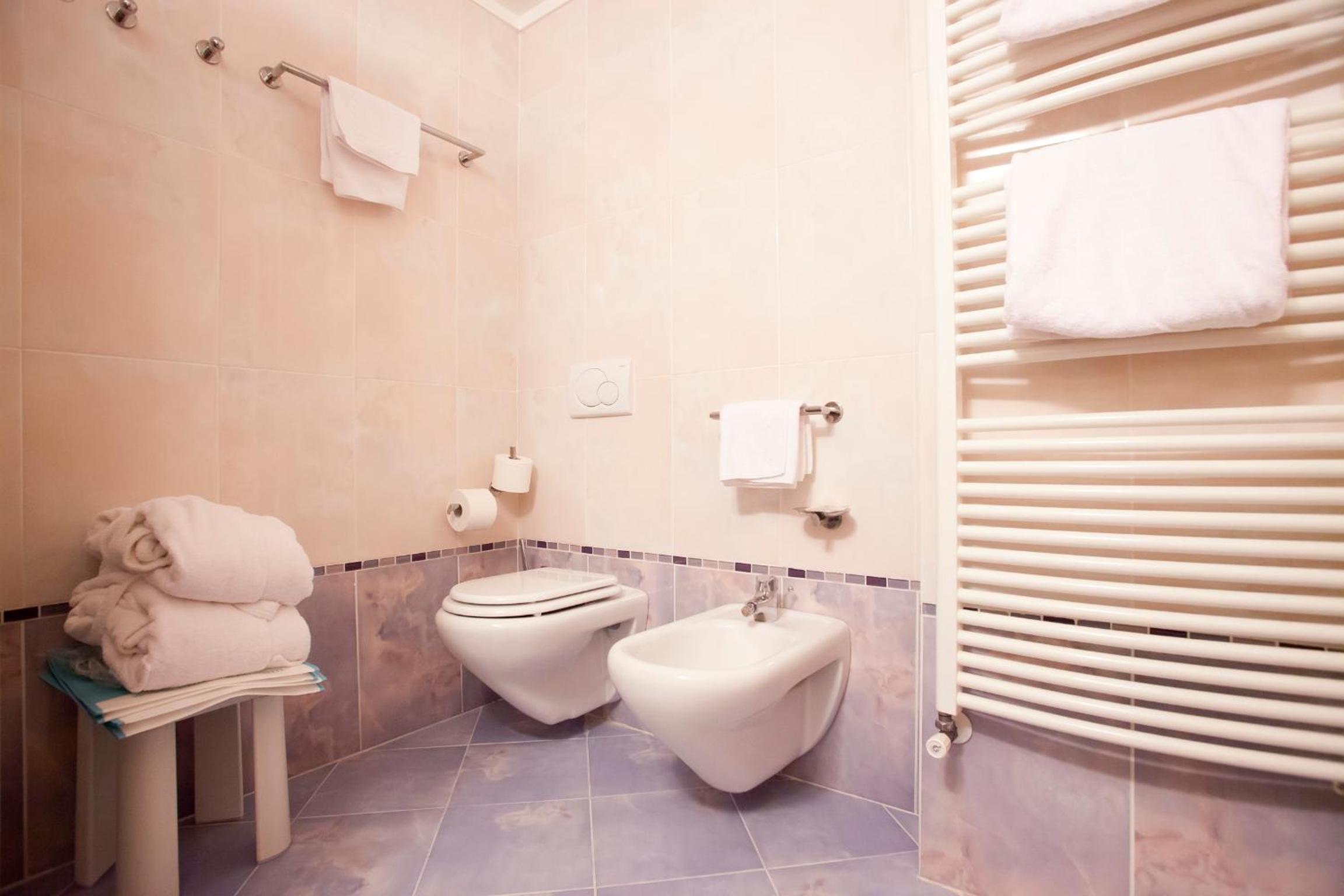 Double or Twin Room - Photo 11