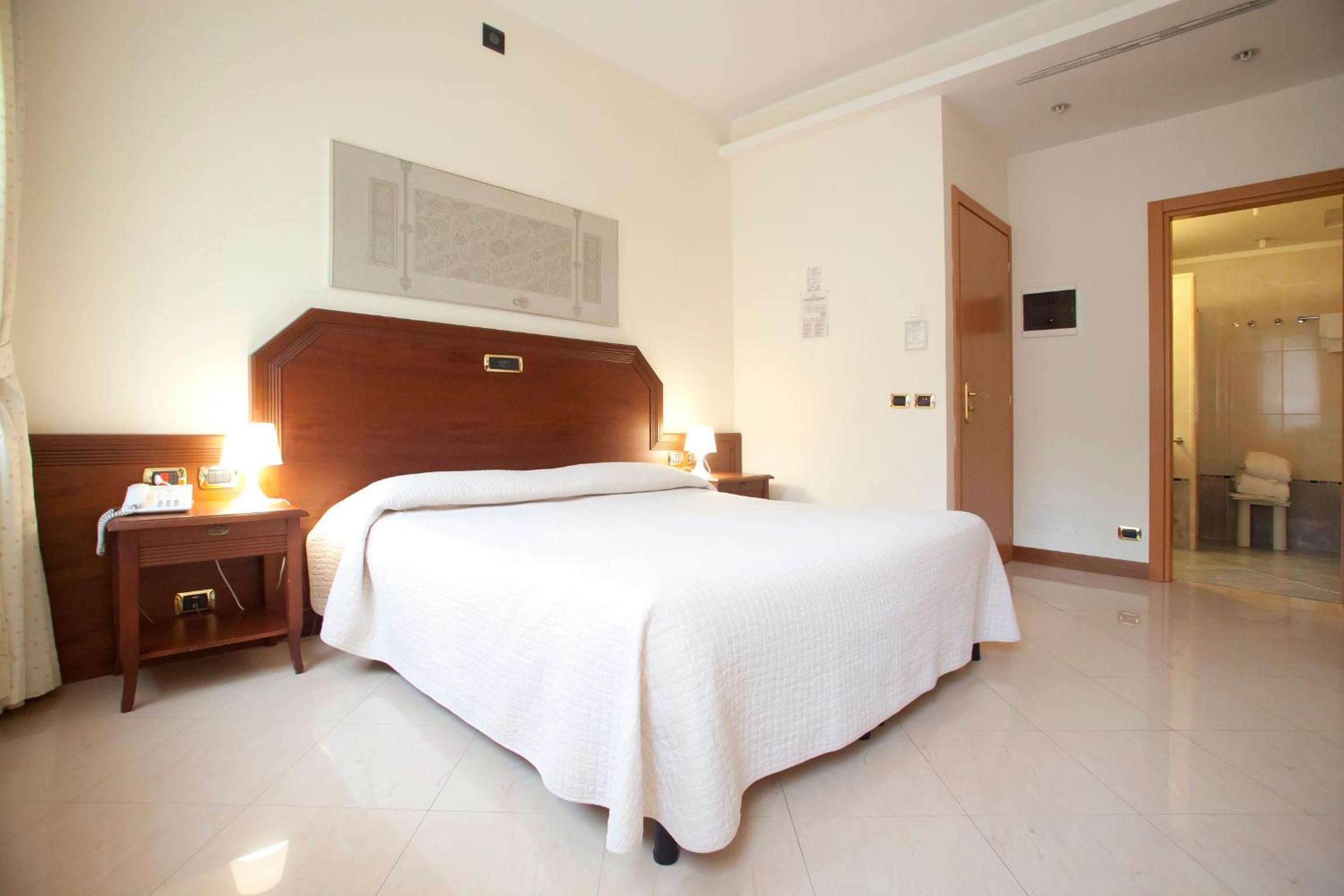 Double or Twin Room - Photo 6