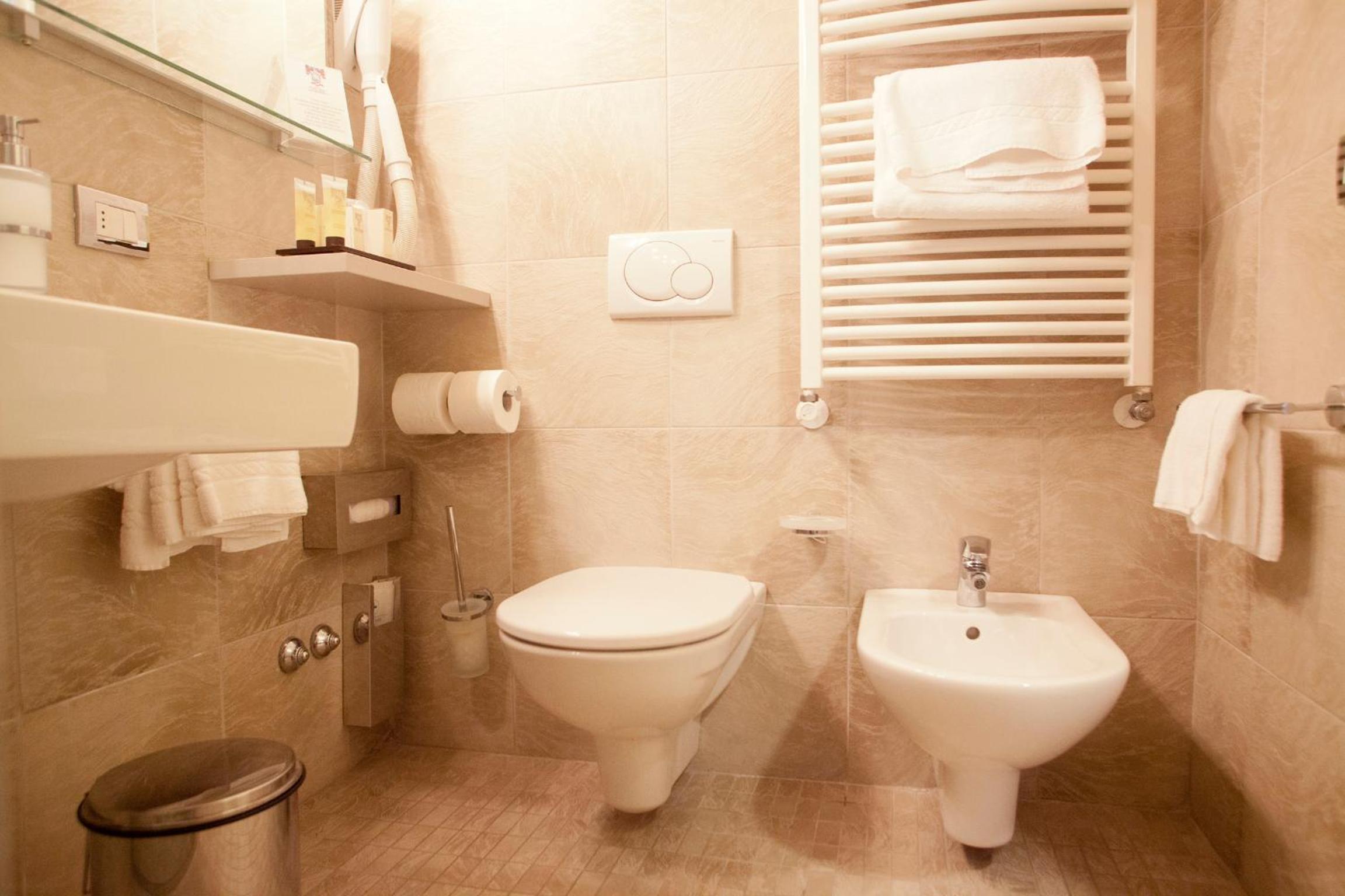 Superior Double or Twin Room - Photo 8