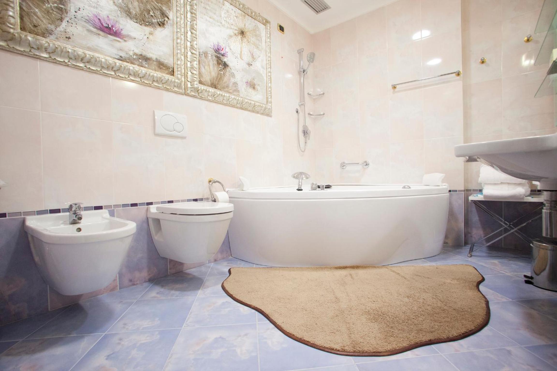 Suite with Spa Bath - Photo 6