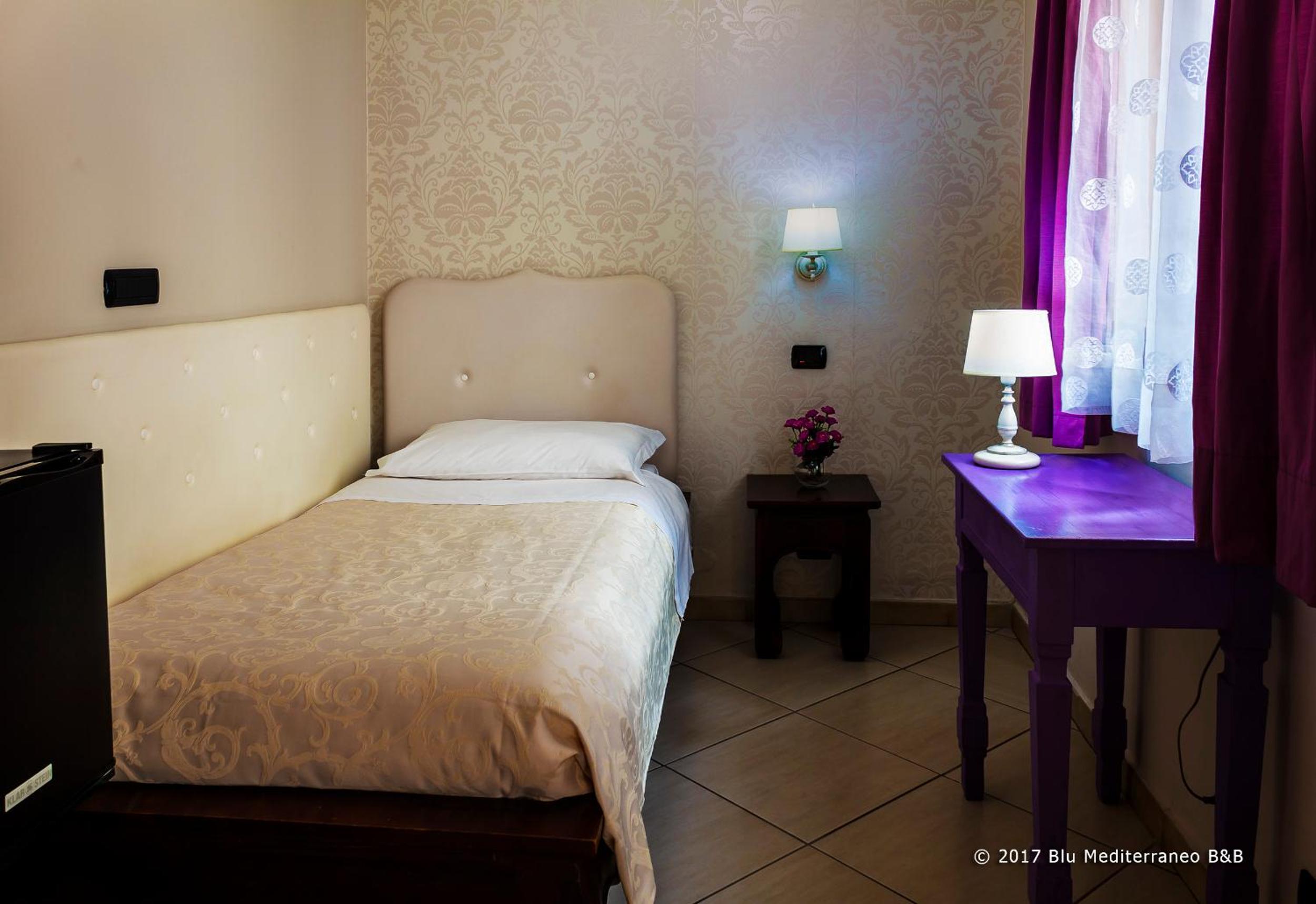 Single Room with Private External Bathroom photo 1