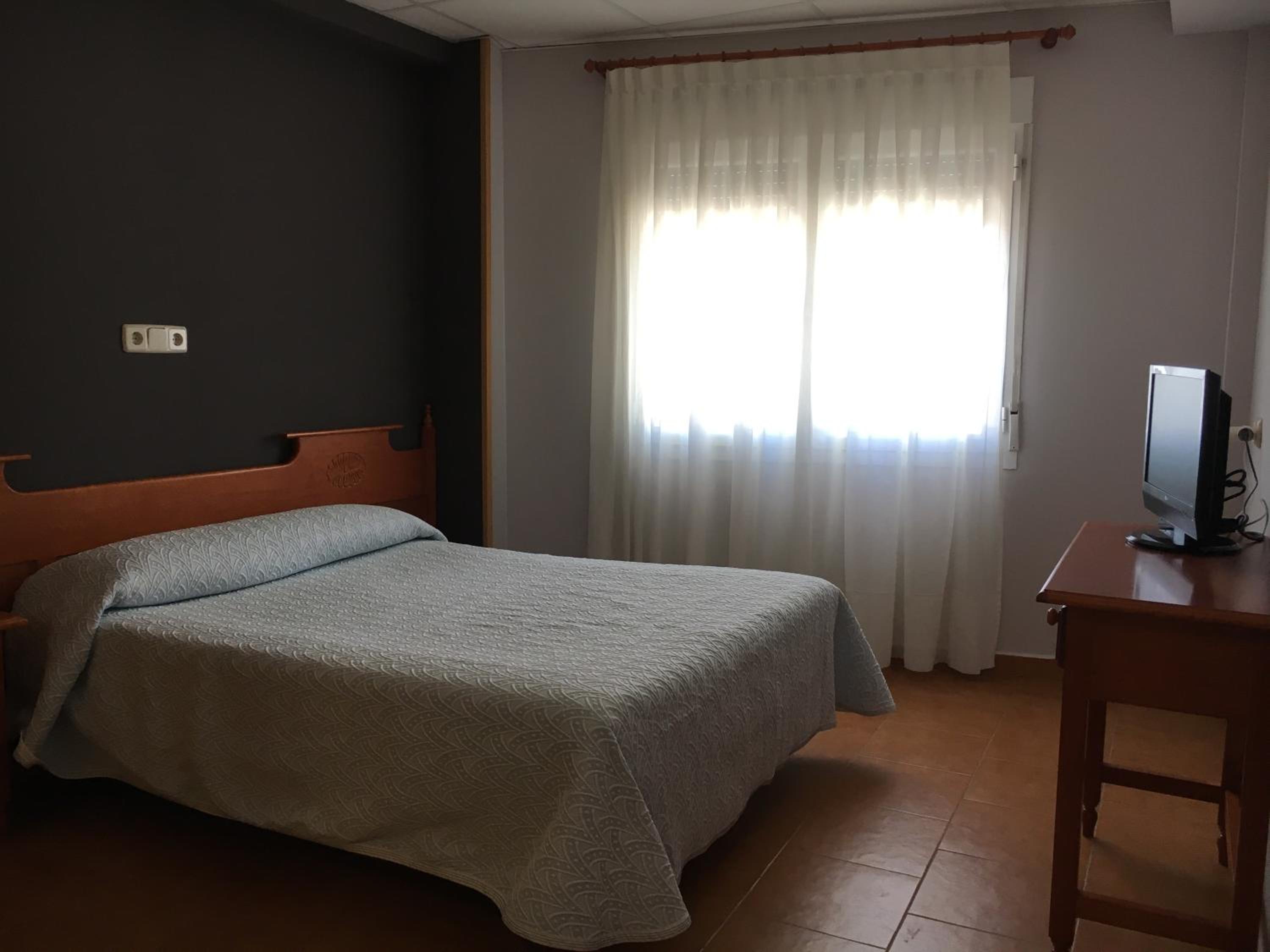 Twin Room - Photo 5