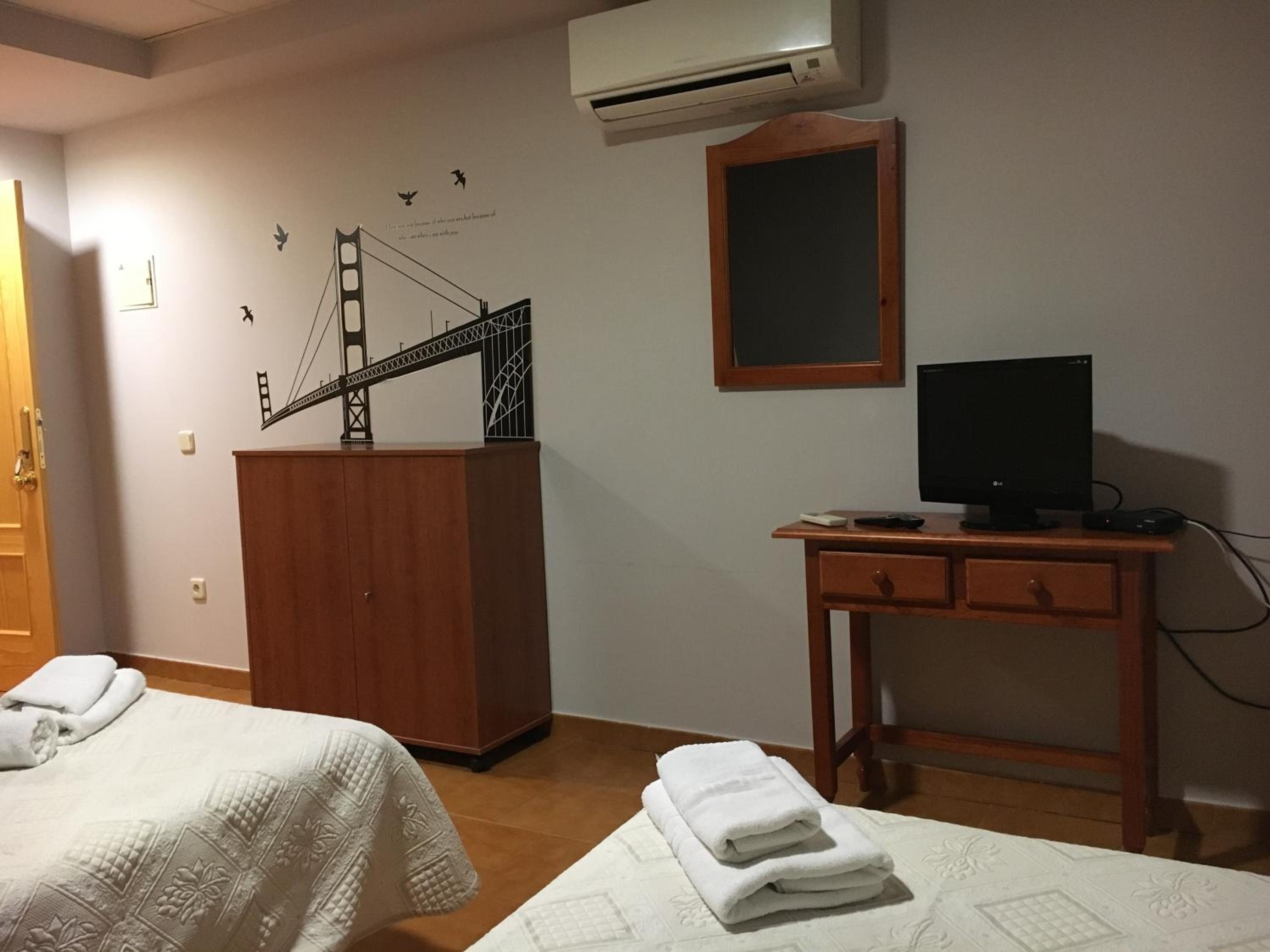 Twin Room - Photo 1