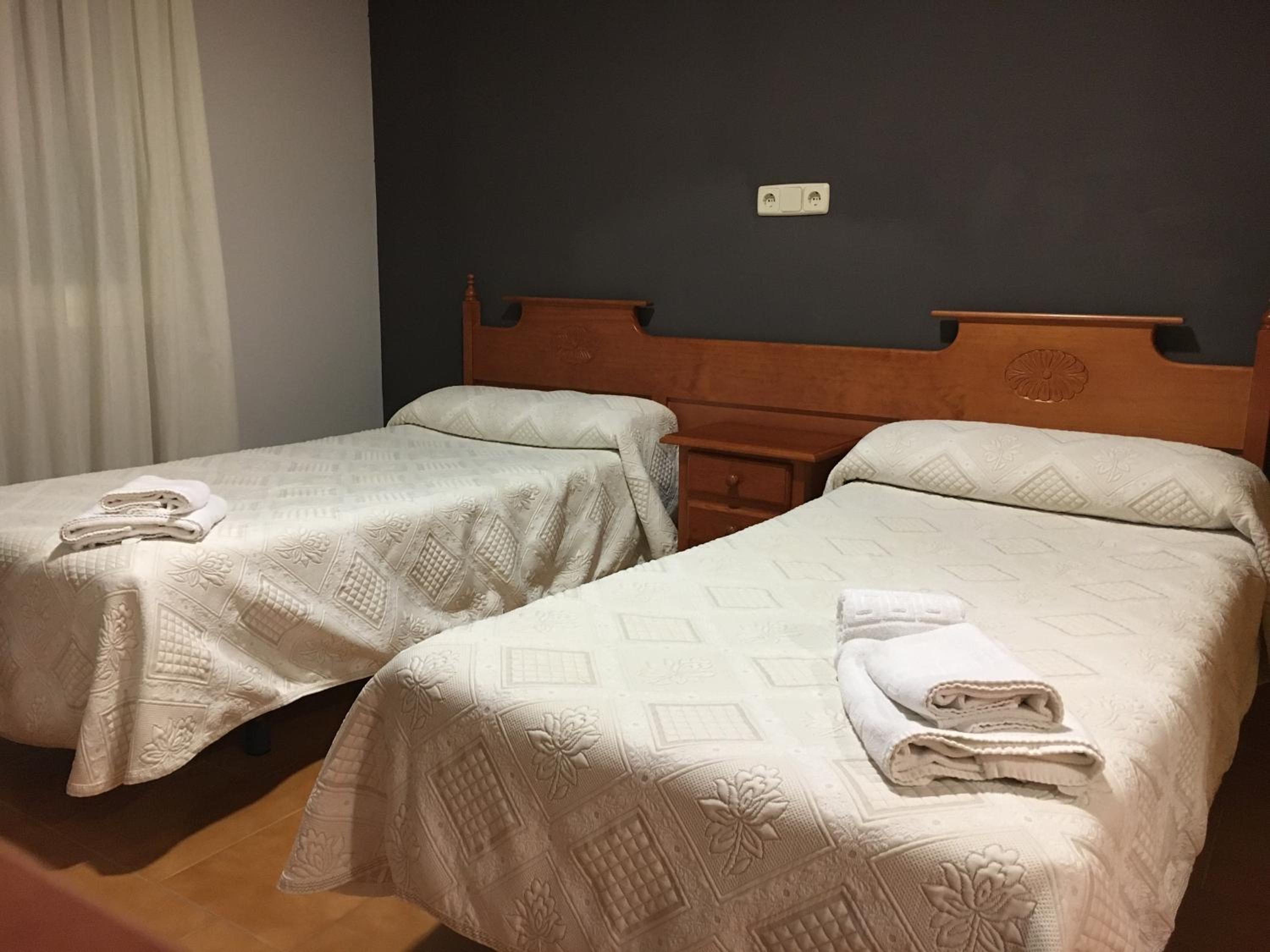Twin Room - Photo 2