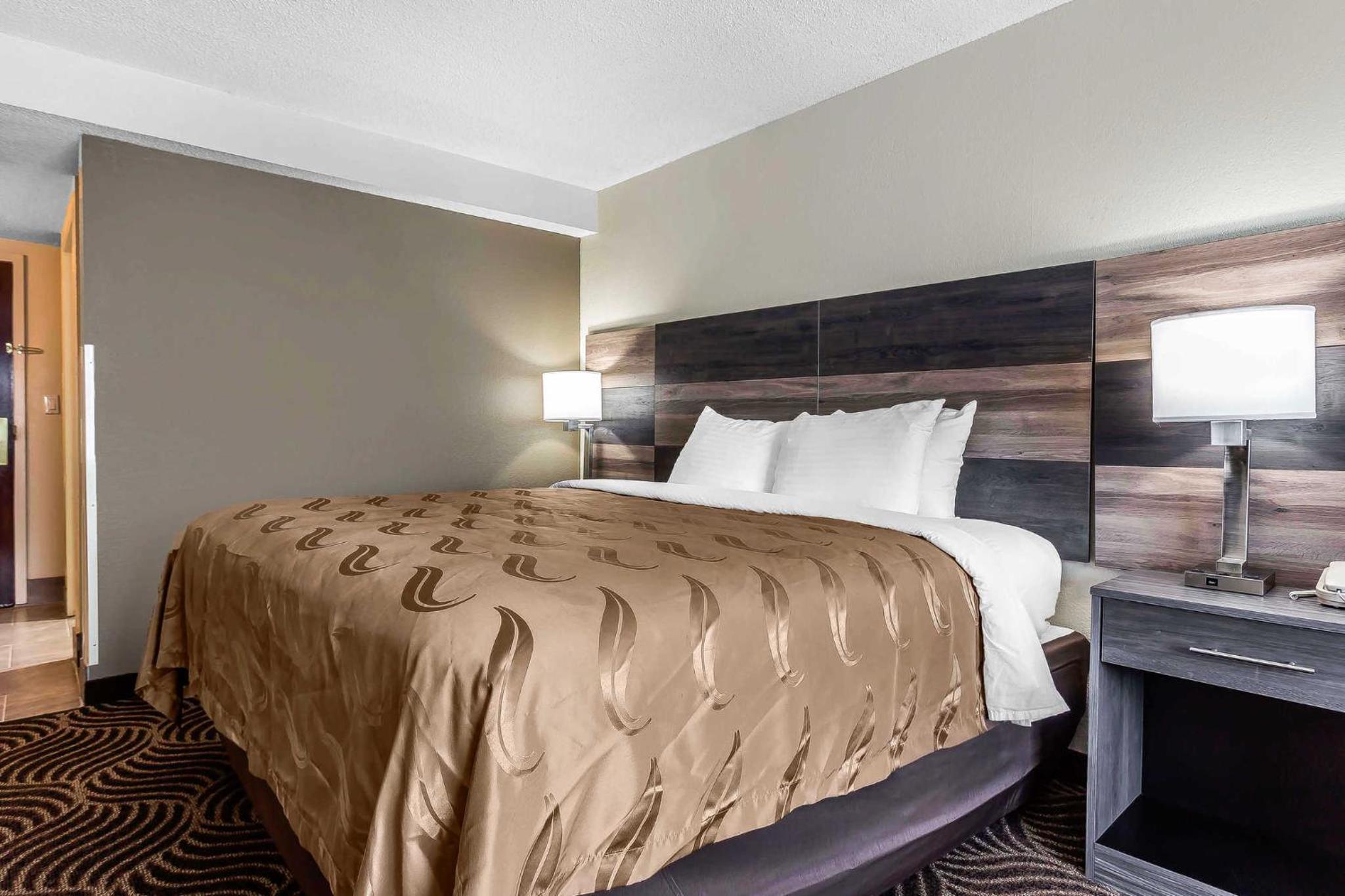 King Room - Non-Smoking - Photo 1