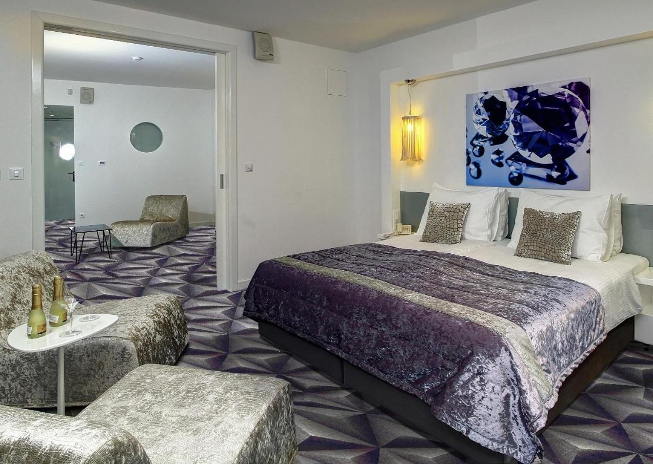 Suite - Photo 2