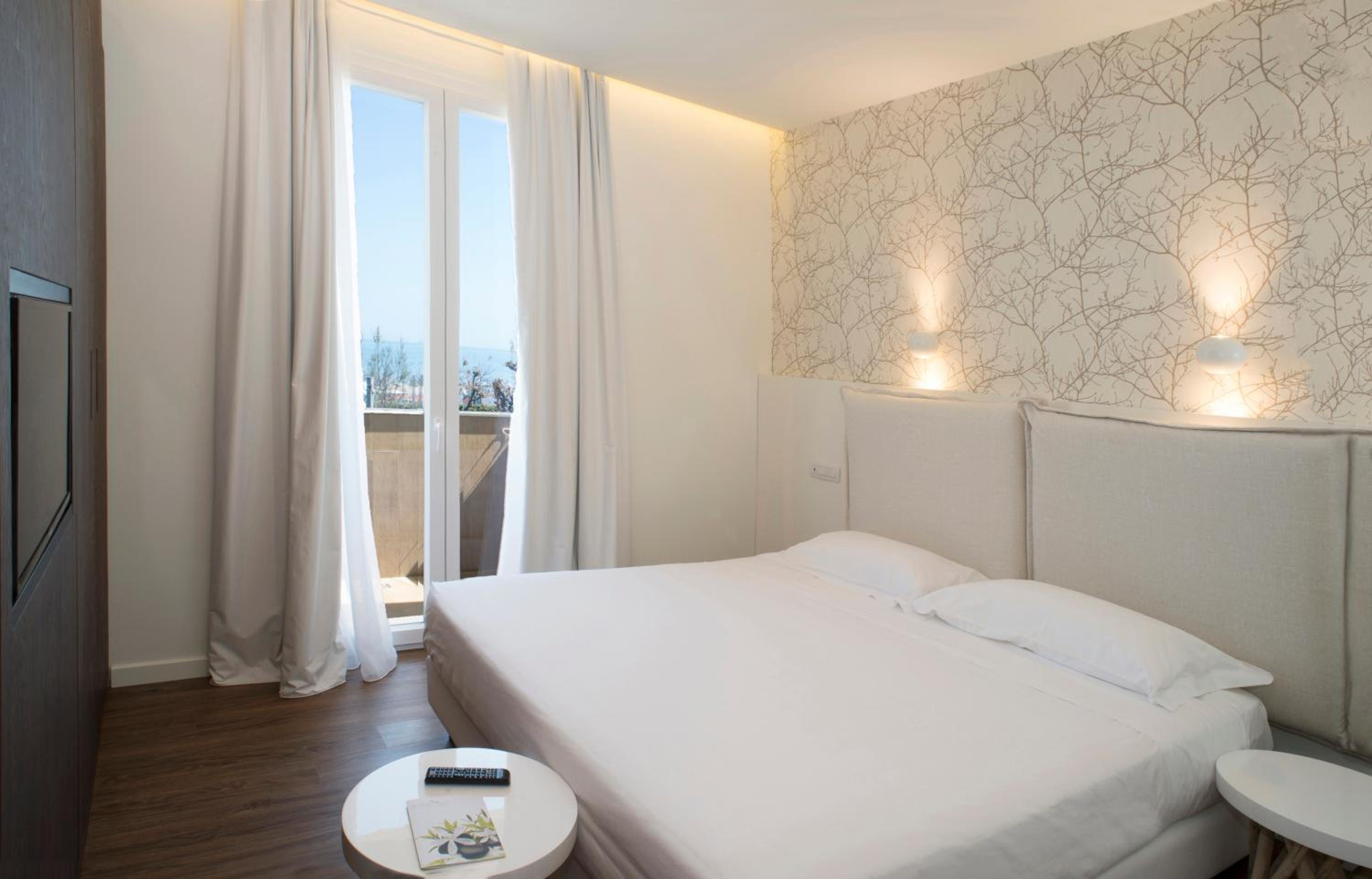 S - SUITE D - Photo 6