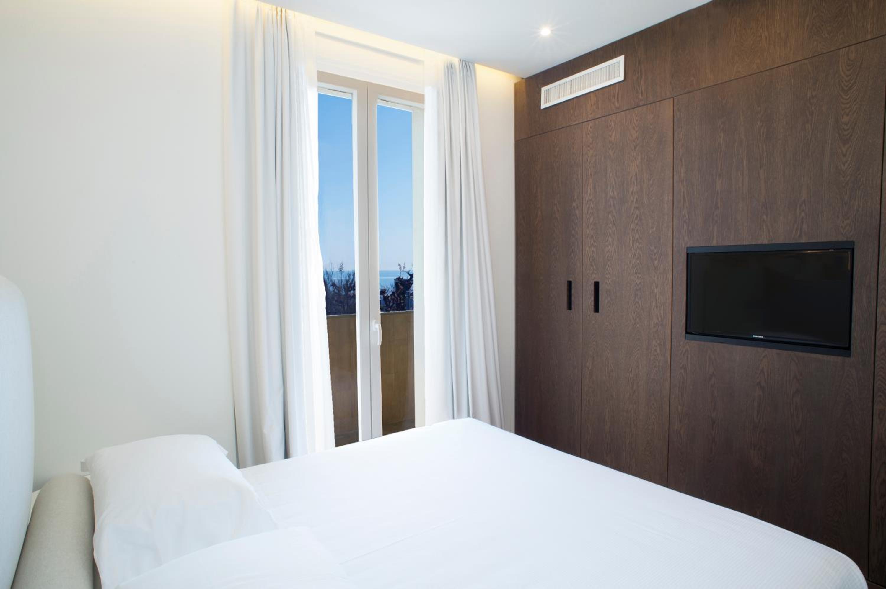 S - SUITE D - Photo 1