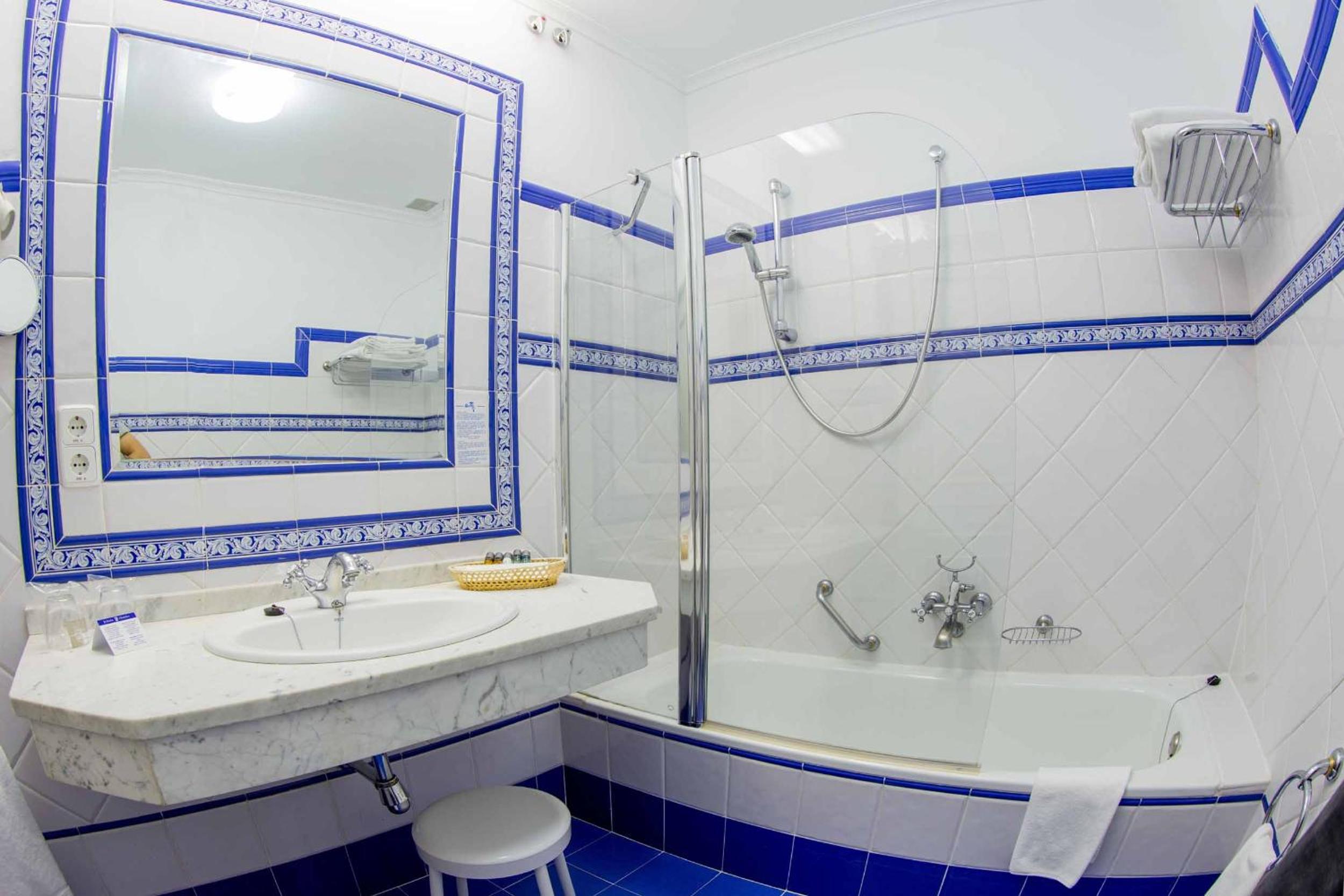 Standard Triple Room (2 Adults+ 1 child) - Photo 5