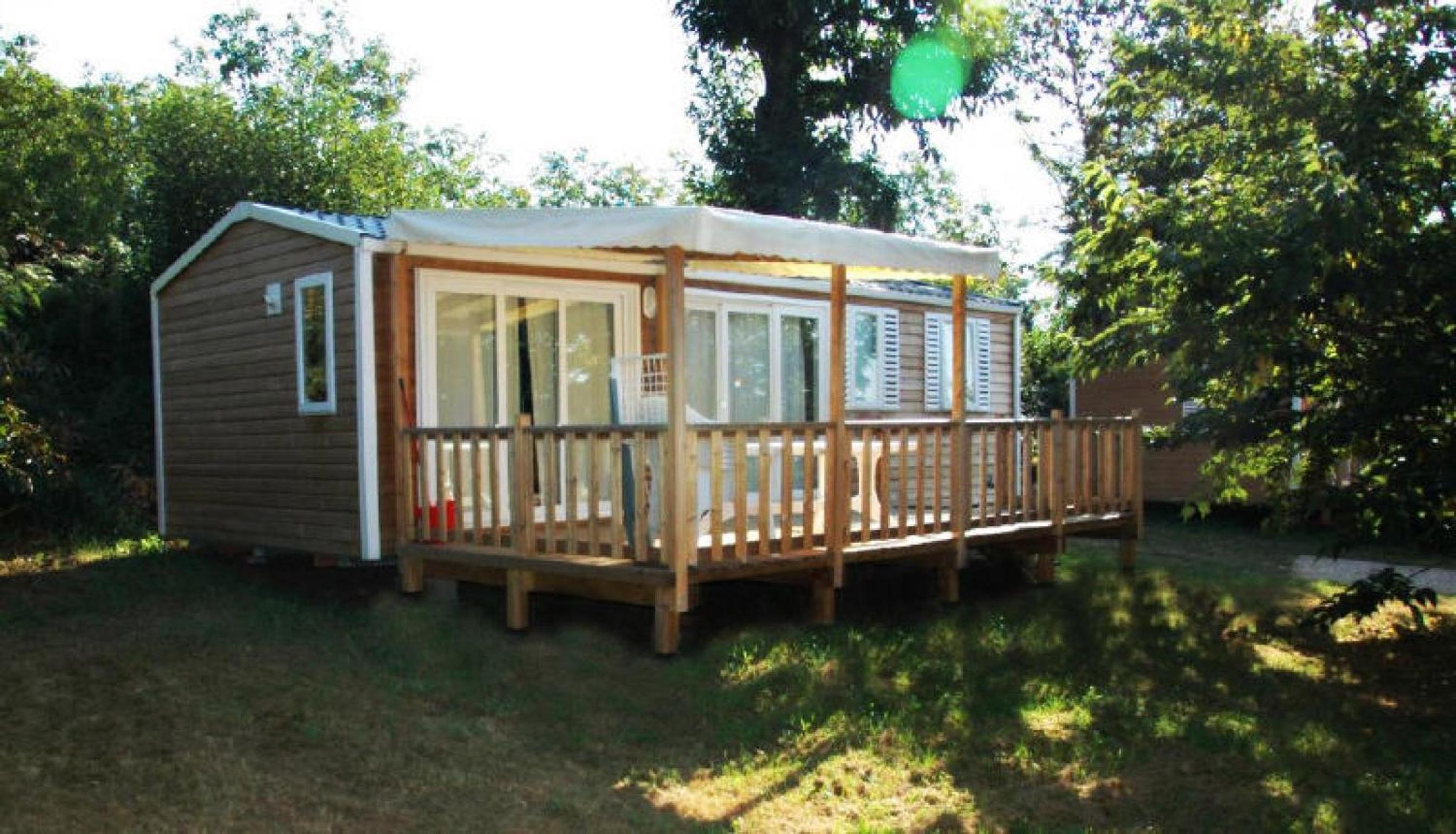 Deluxe Three-Bedroom Bungalow ( 6 Adults)