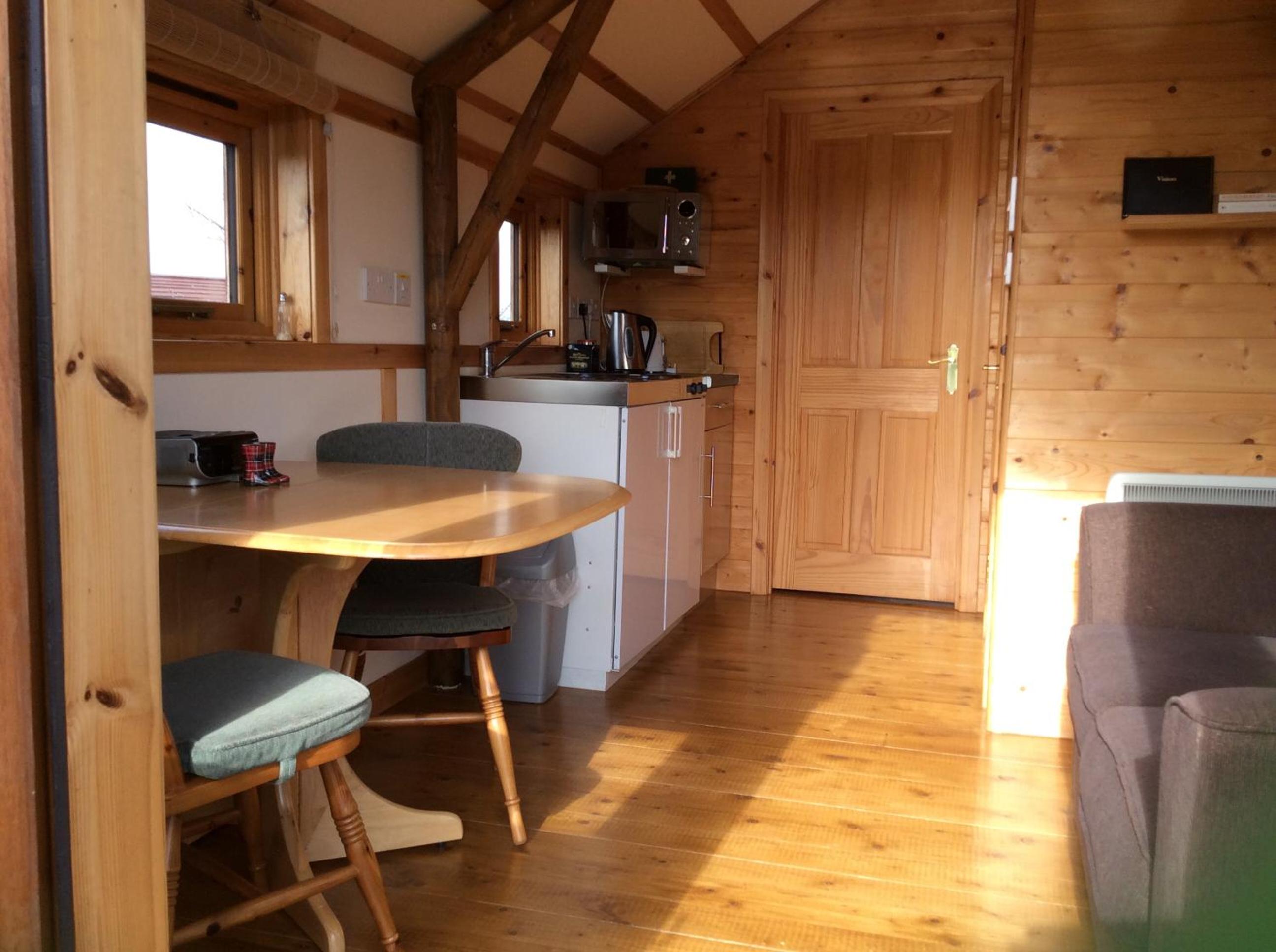 Deluxe Camping Pod with En-suite Bathroom - Photo 9