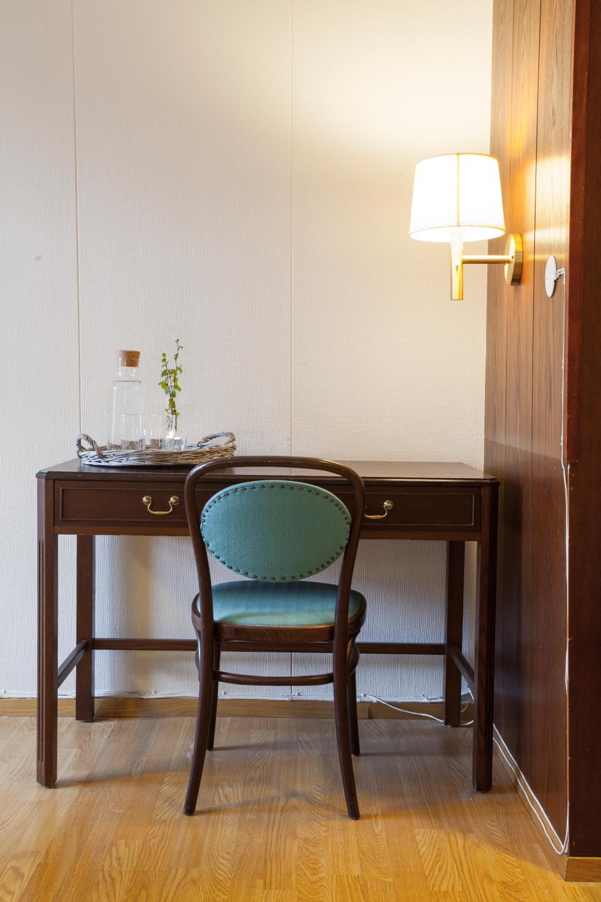 Standard Twin Room with Fjord View photo 2