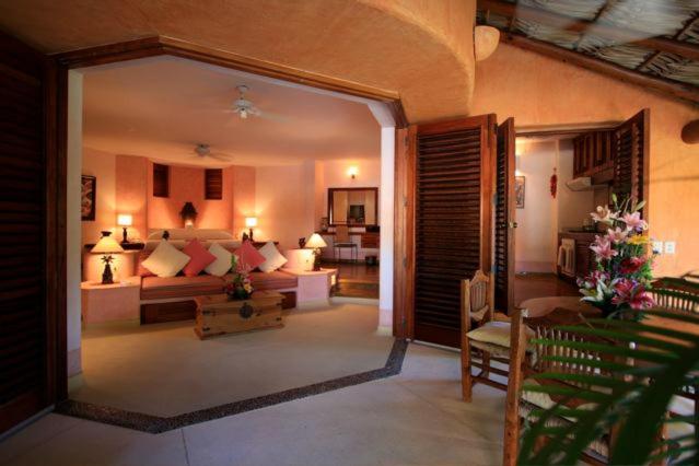 Standard King Room - Photo 2