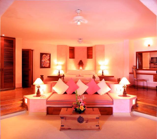 Standard King Room - Photo 3