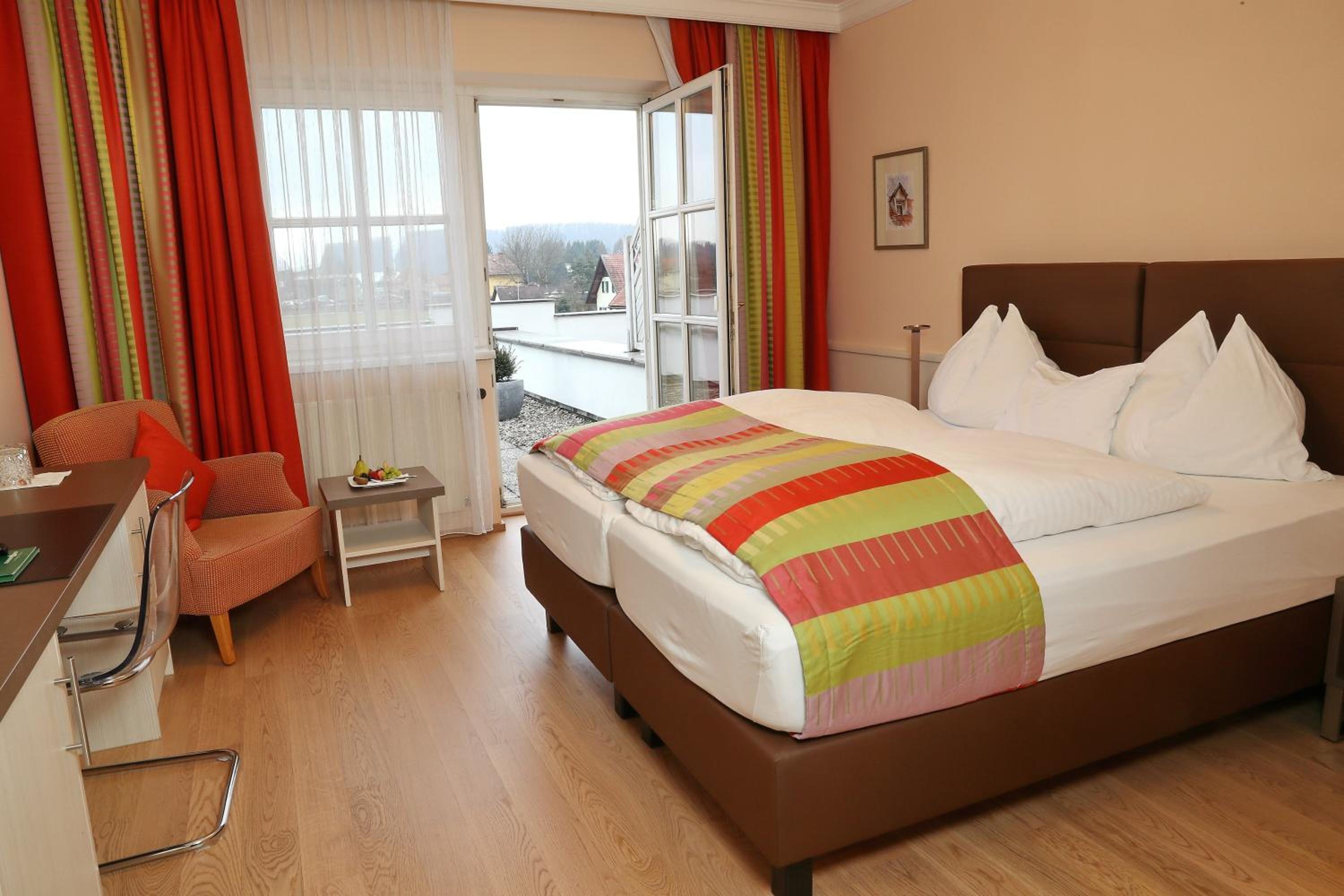 Double or Twin Room with Balcony - Photo 3