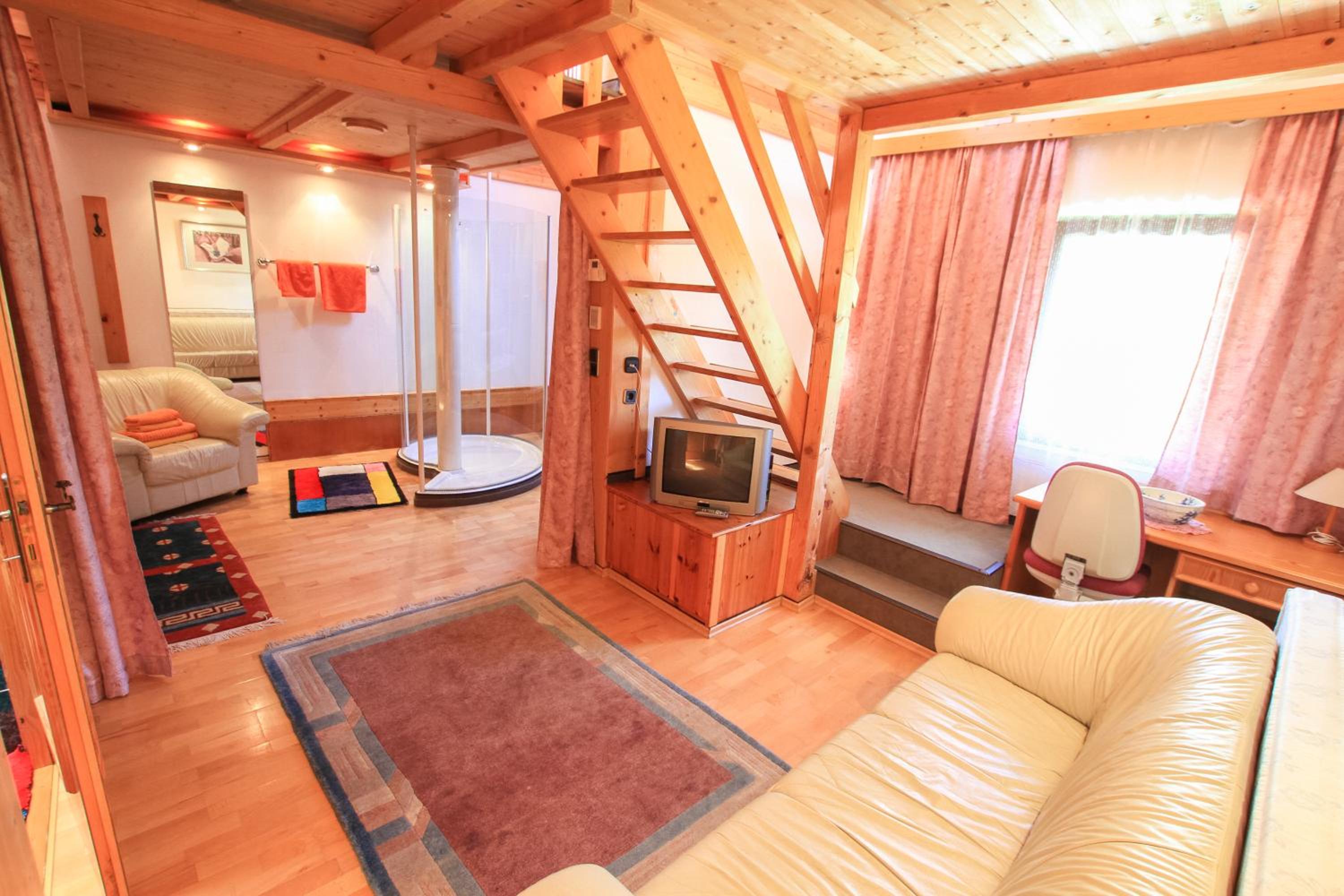 Large Double Room photo 1