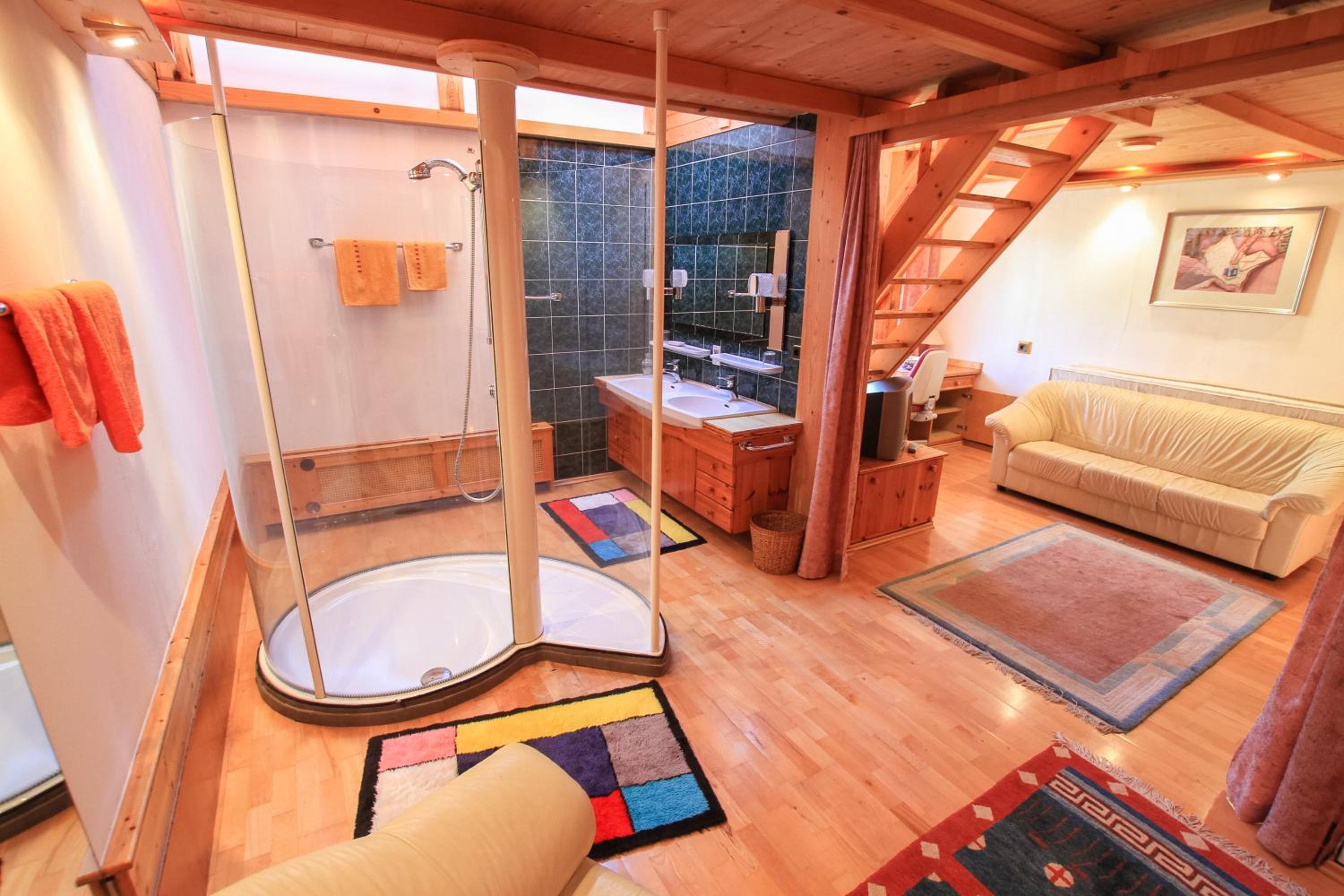 Large Double Room photo 2
