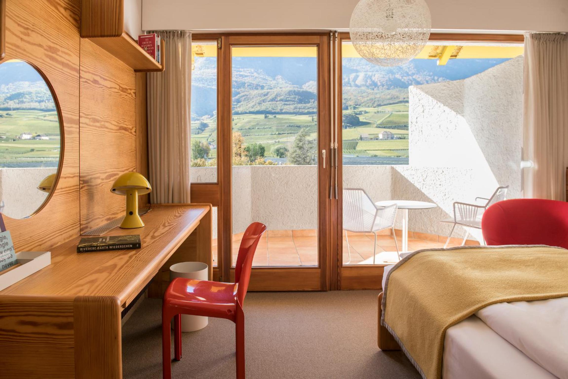 Single Room with Balcony and Lake View
