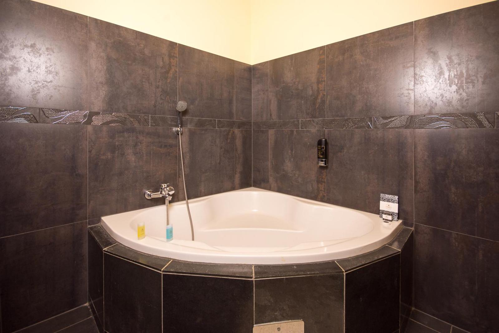 Superior Suite - Photo 2