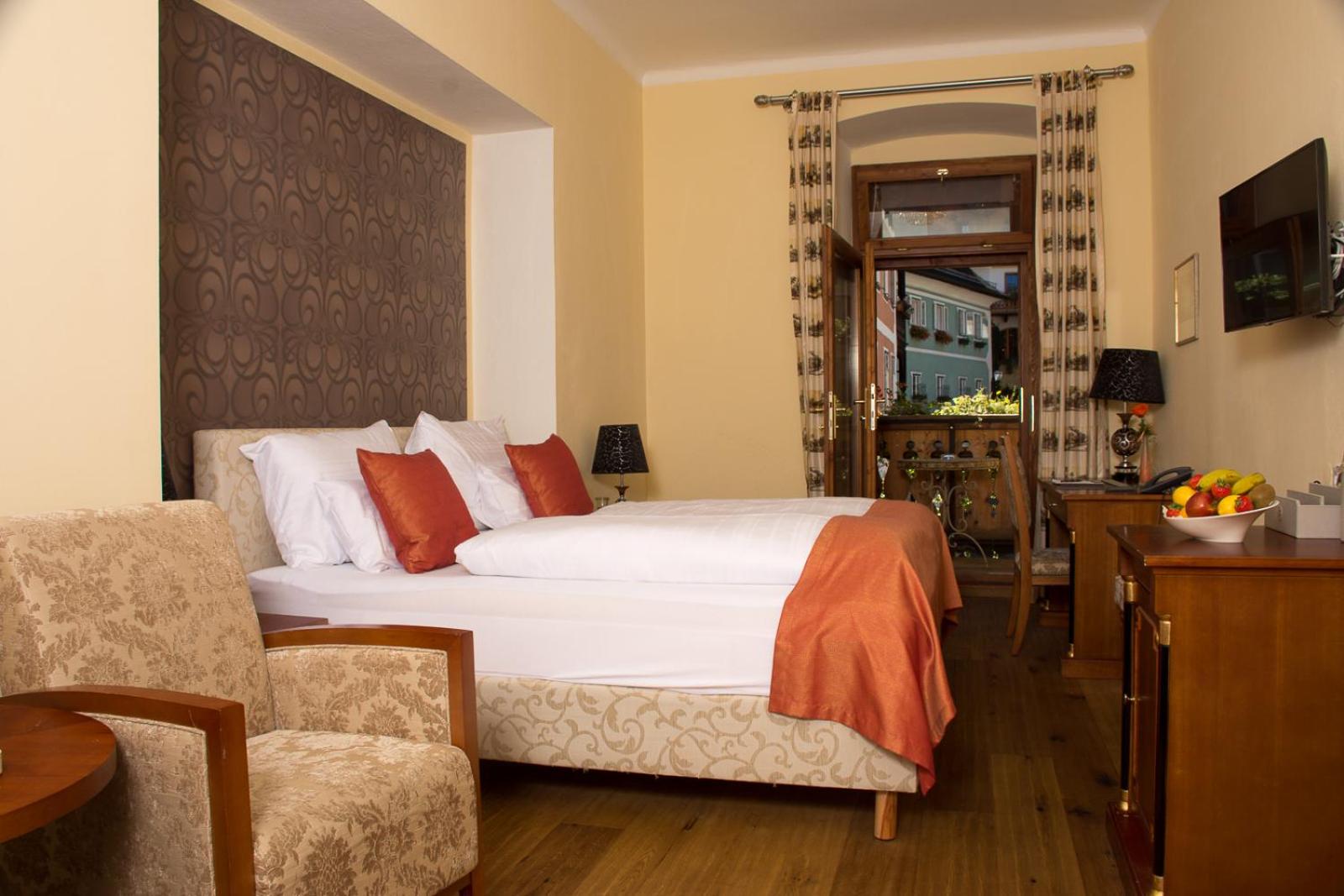 Double Room with Balcony Facing the Market Square - Photo 4