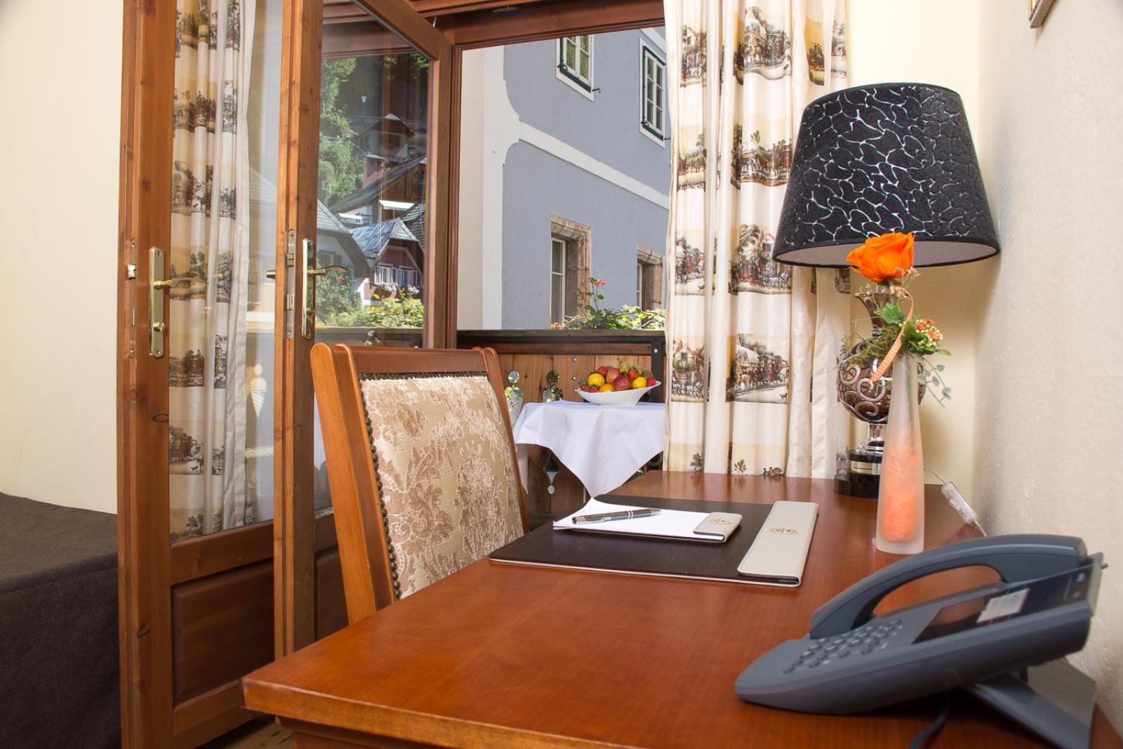 Double Room with Balcony Facing the Market Square - Photo 2