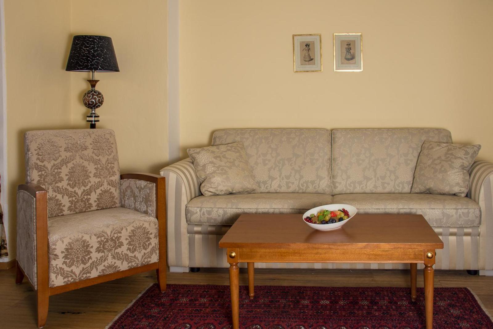 Double Room with Balcony Facing the Market Square - Photo 8