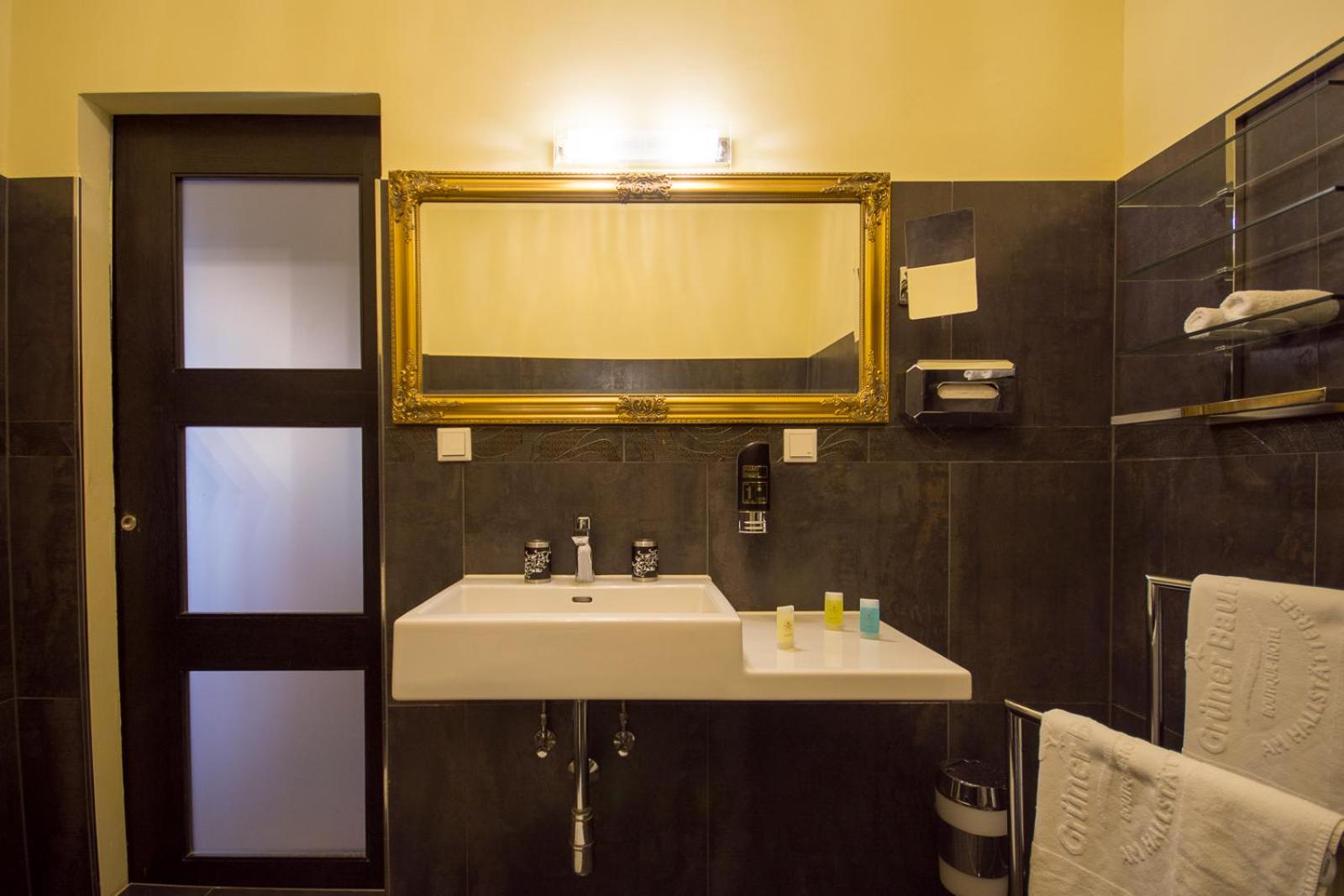 Superior Suite - Photo 6