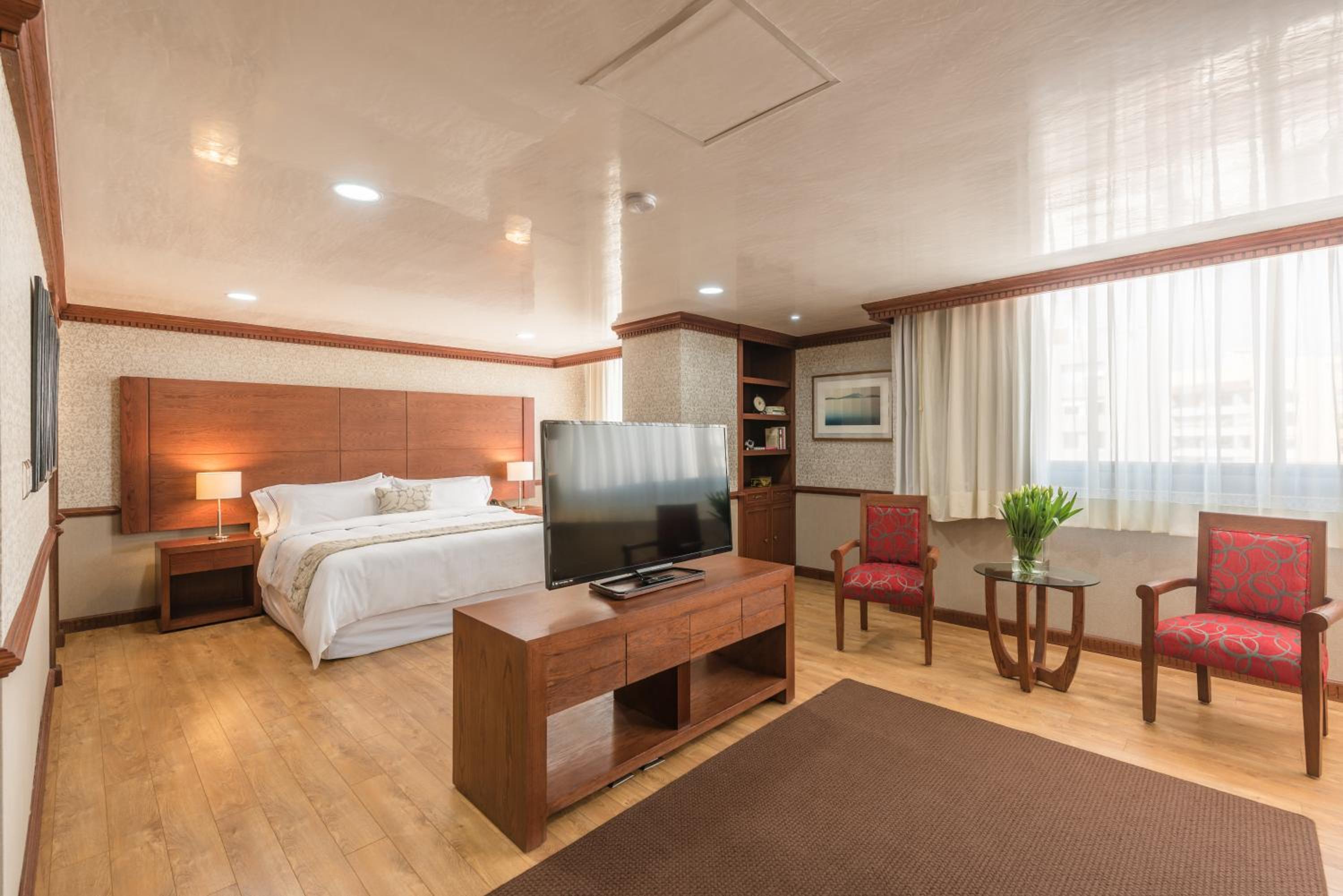 King Suite - Photo 4