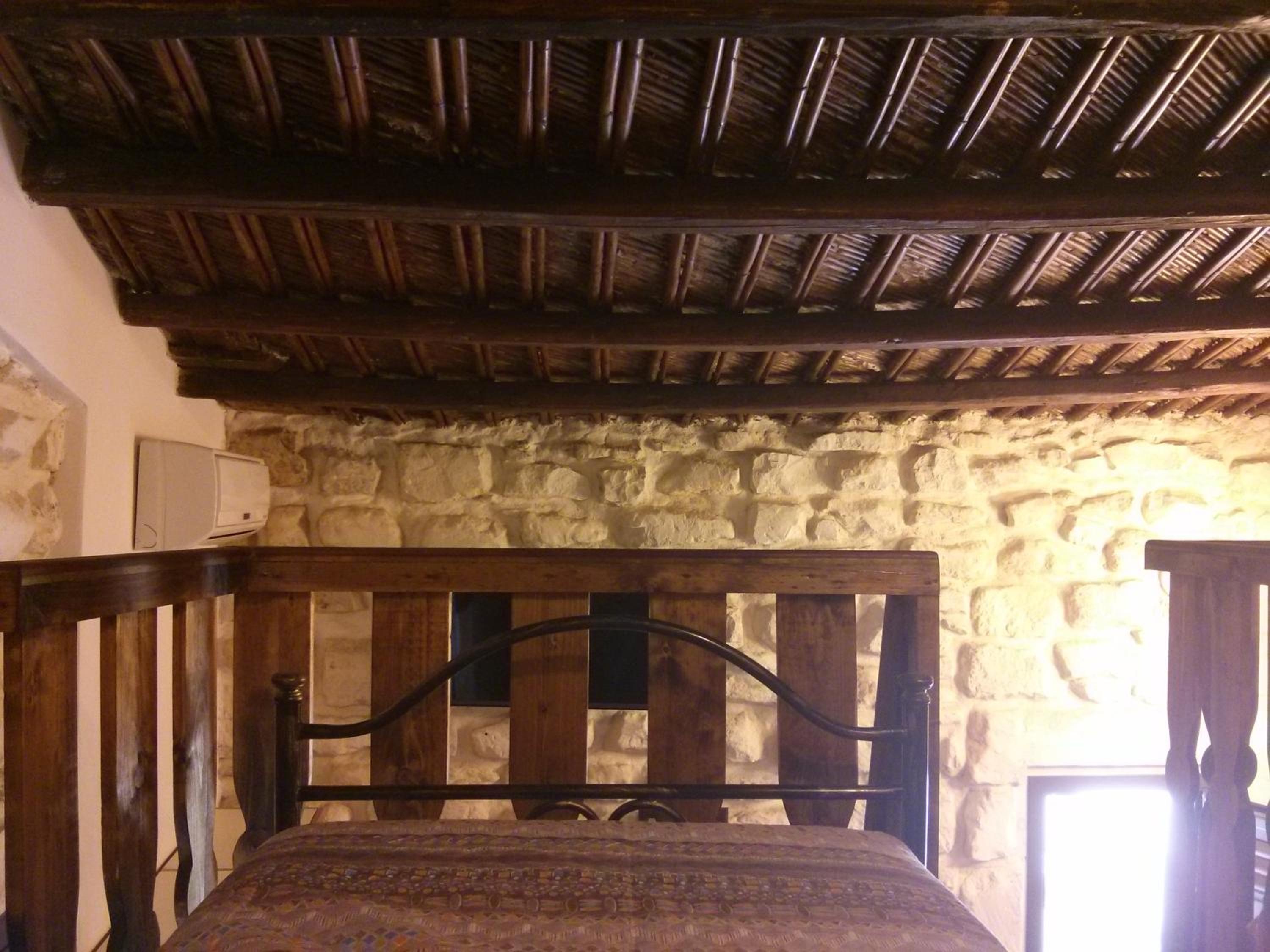 One-Bedroom House - Photo 18