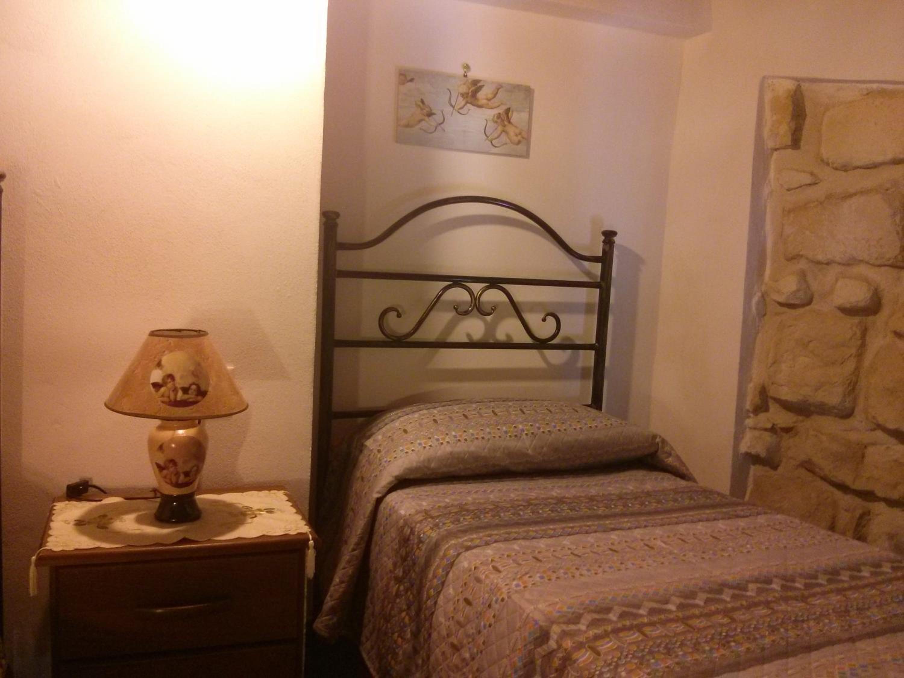 One-Bedroom House - Photo 7