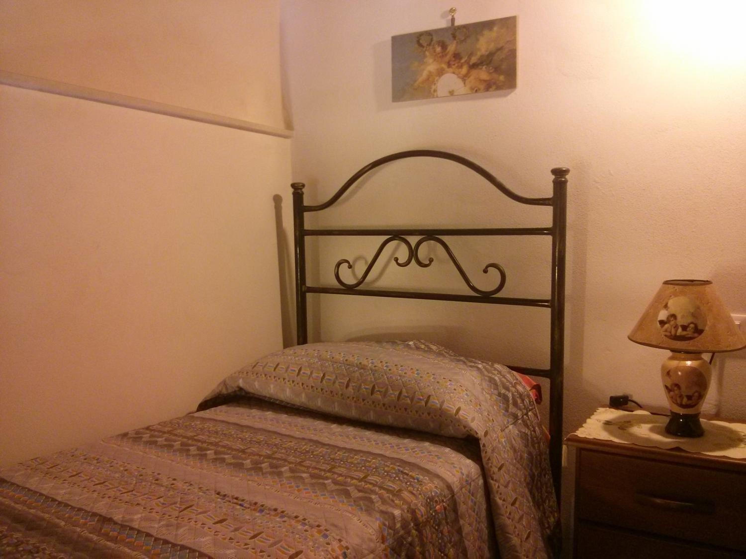One-Bedroom House - Photo 5