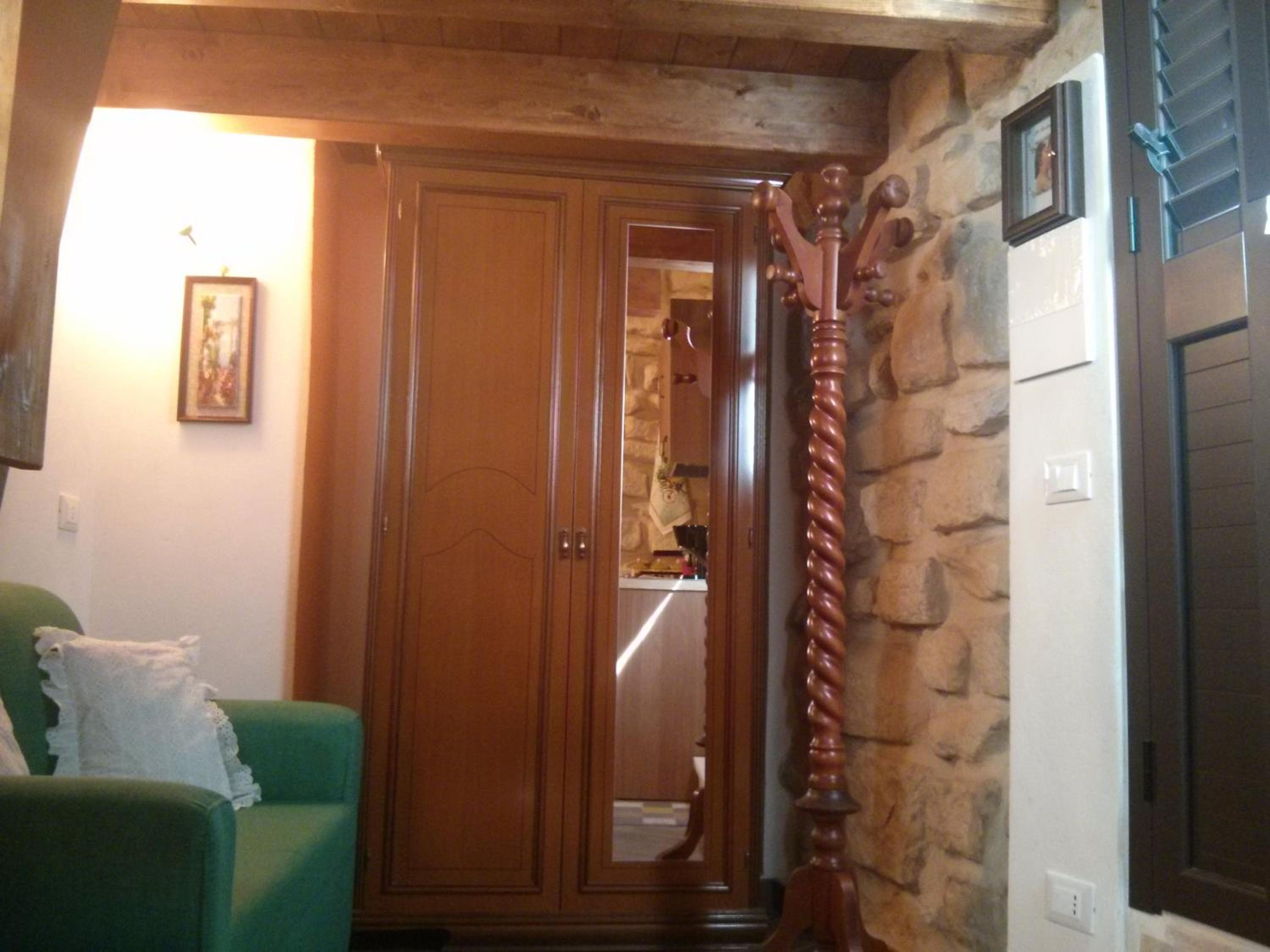 One-Bedroom House - Photo 29