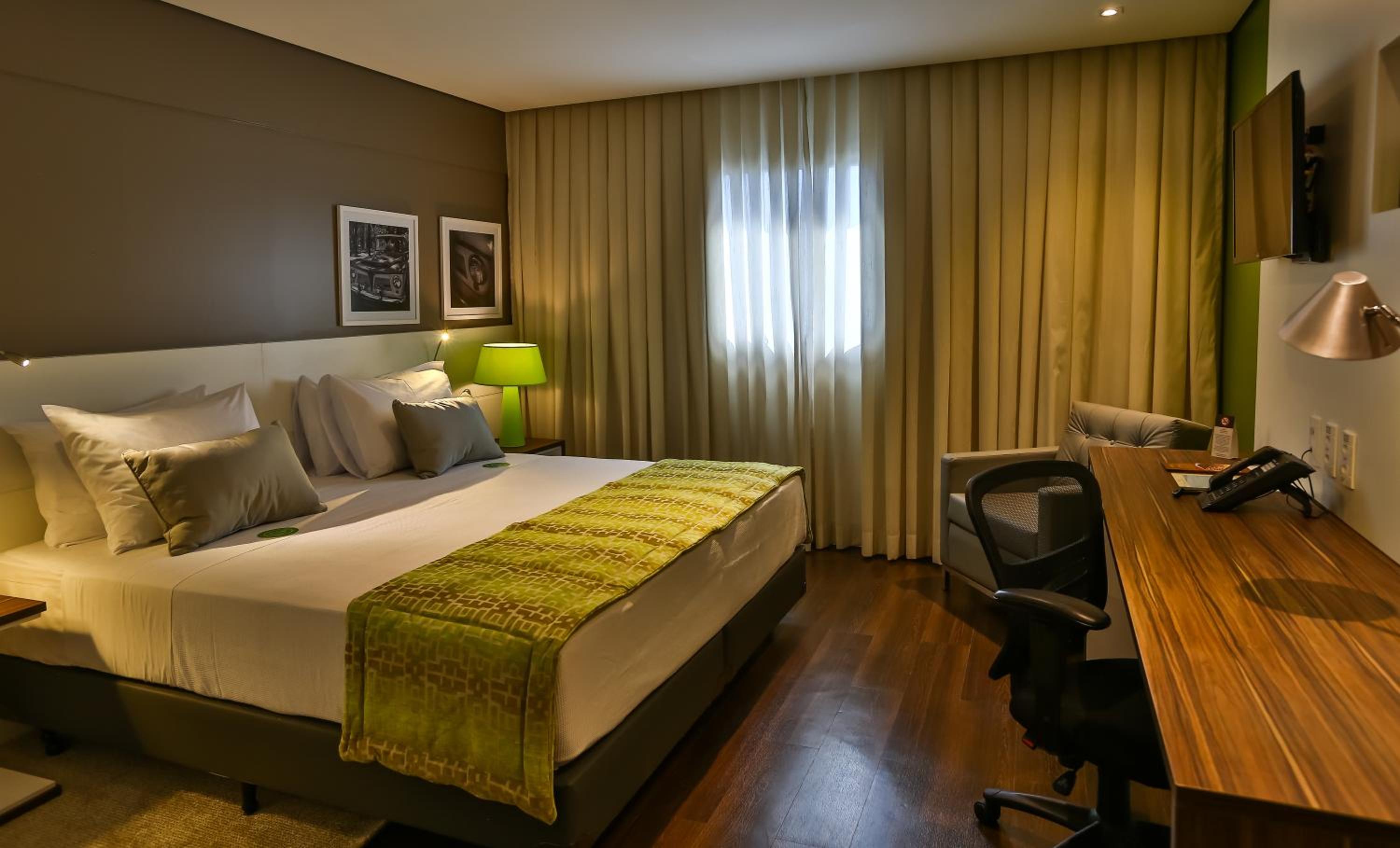 Deluxe King Room