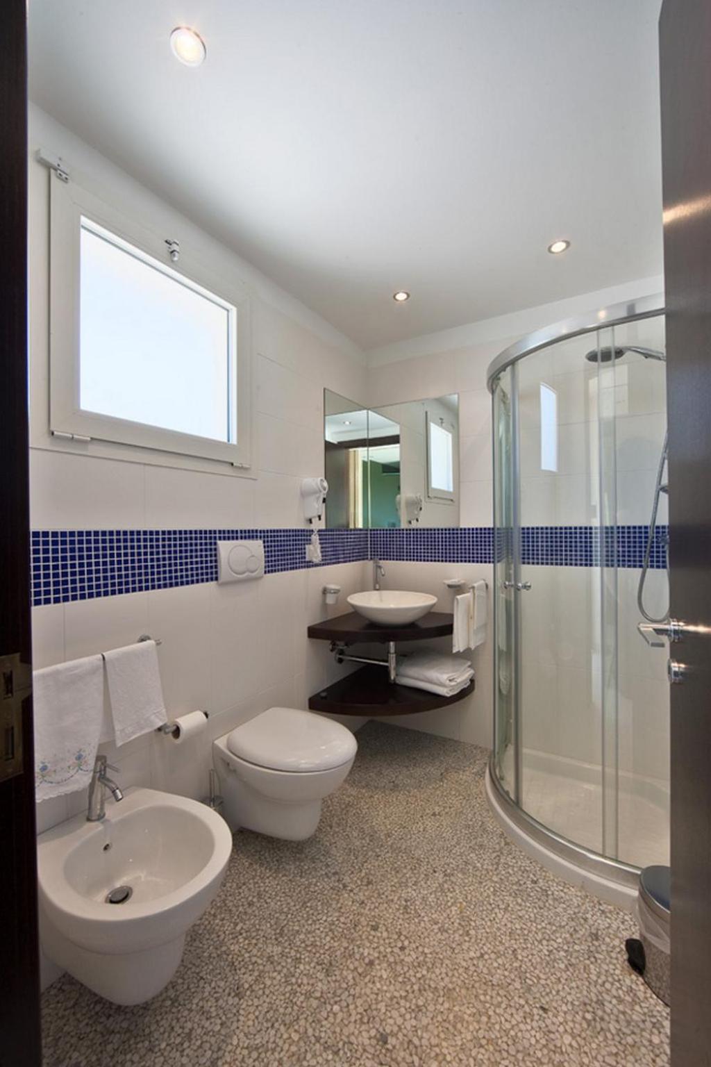 Deluxe Triple Room photo 2