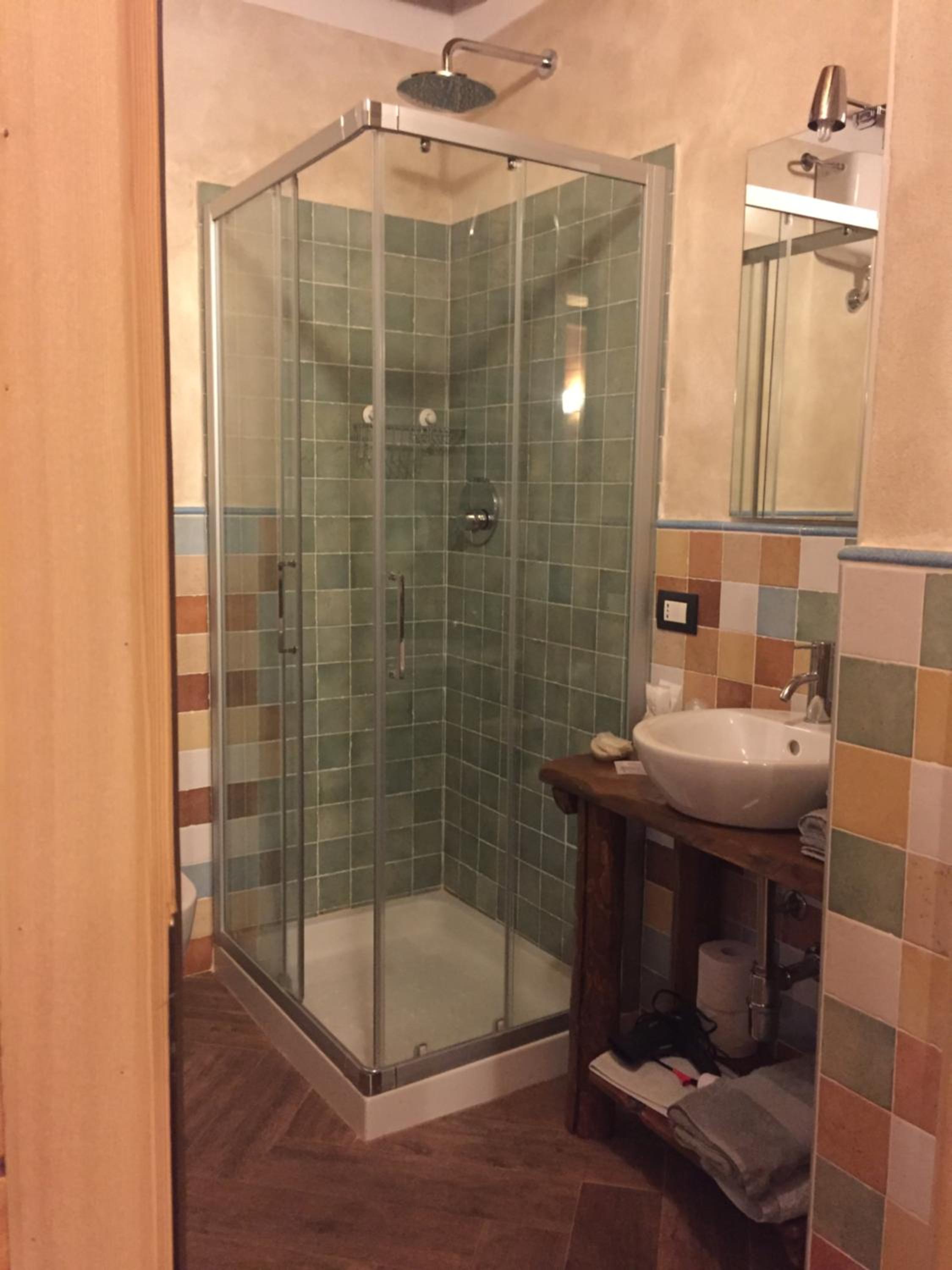 Double Room with Private Bathroom - Photo 3