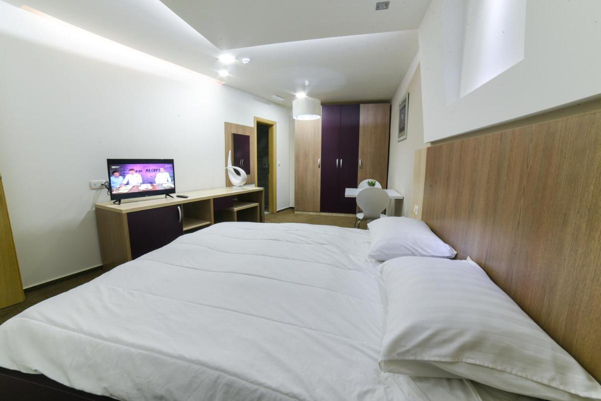 Deluxe Double or Twin Room photo 2