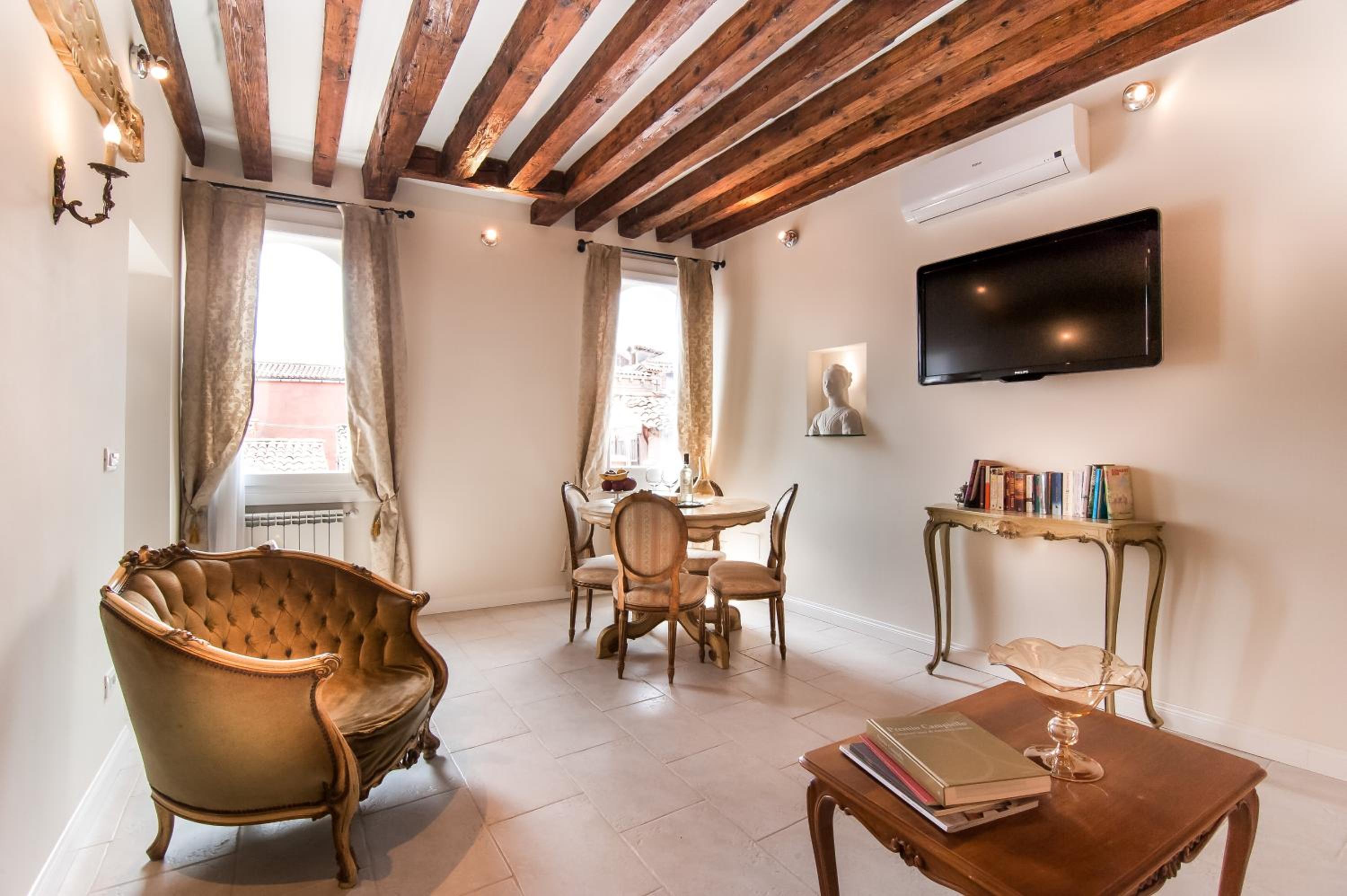 Superior Apartment photo 1