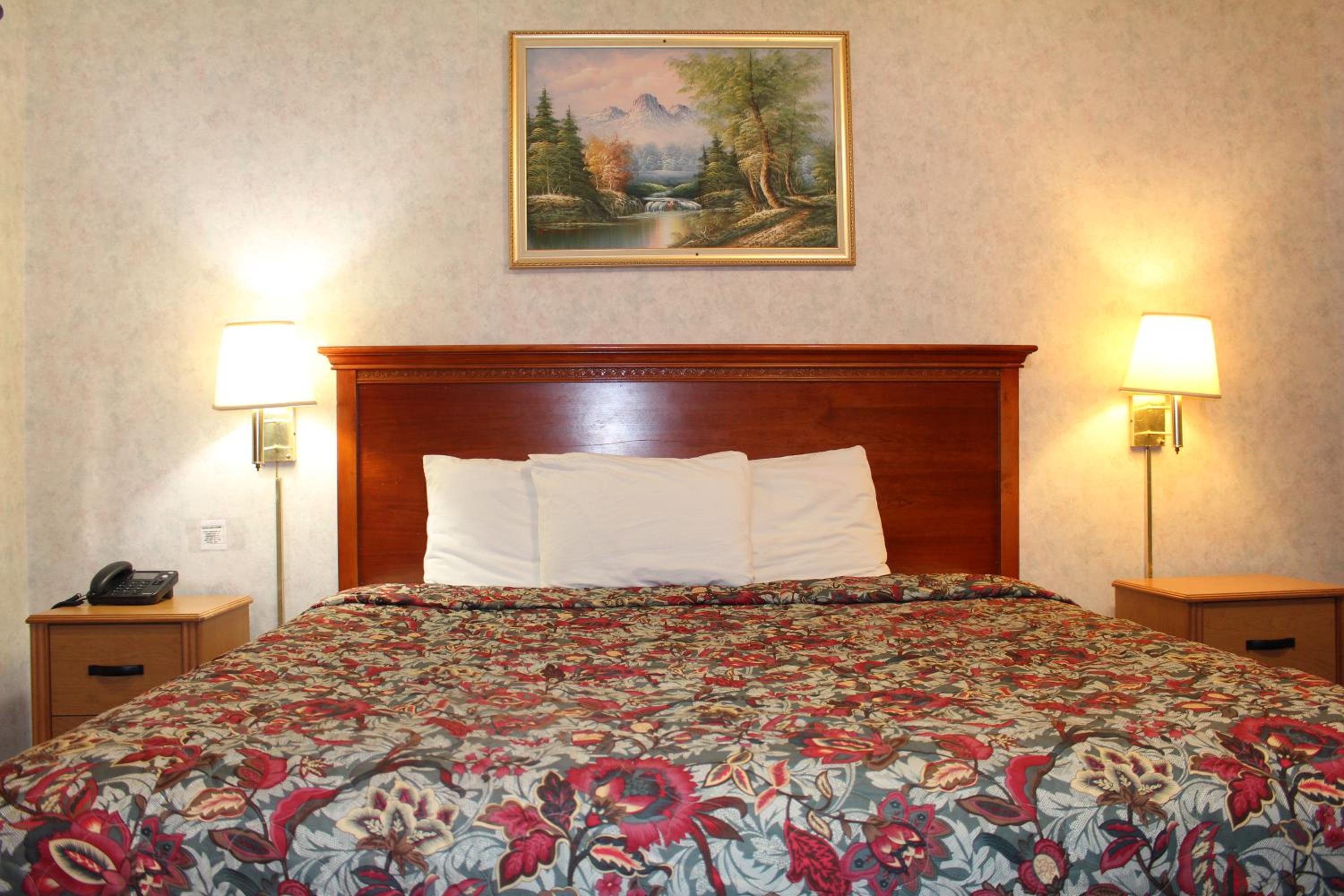 Deluxe King Room - Smoking - Photo 7