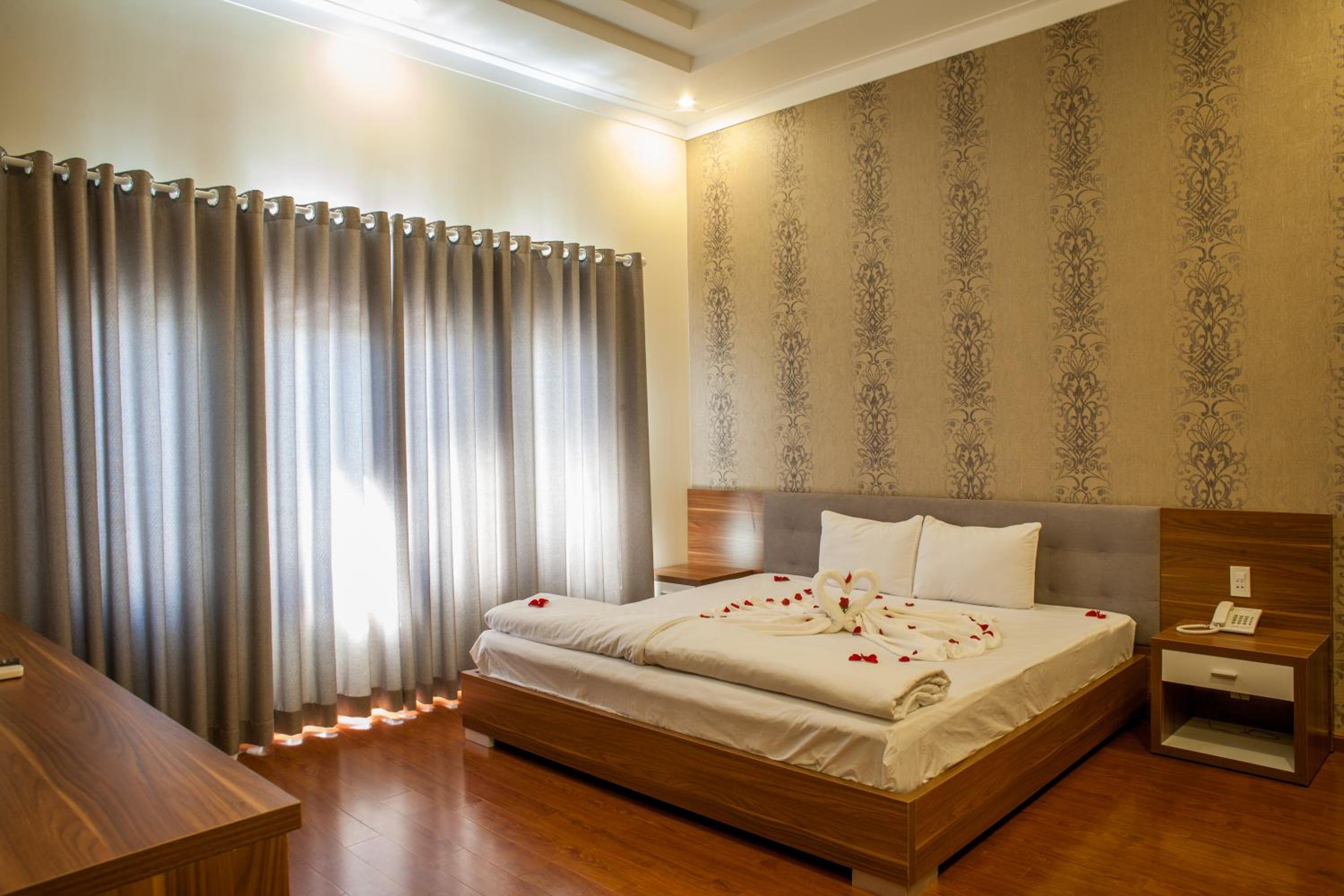 King Suite with Spa Bath photo 1