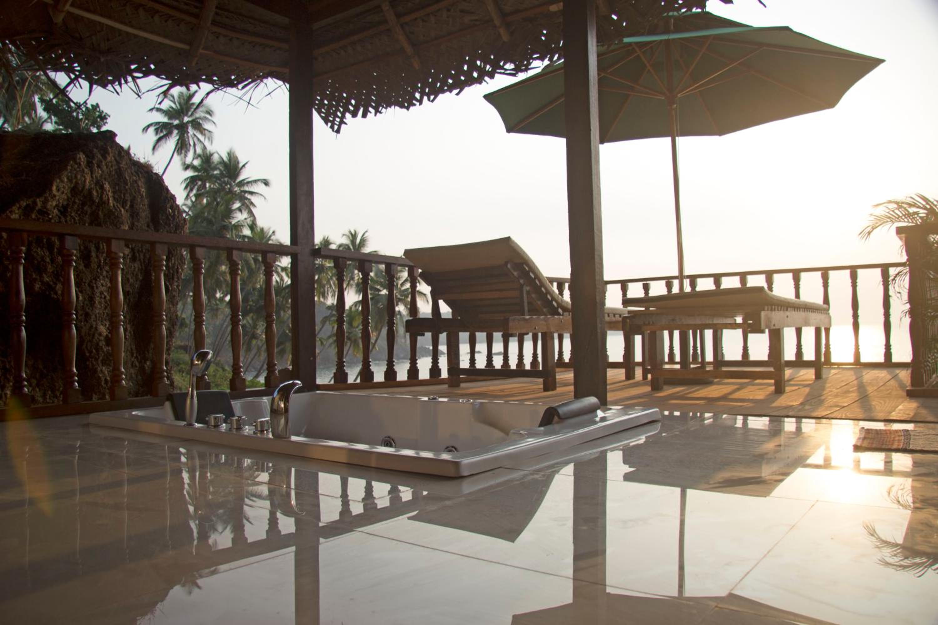 Deluxe Double Room with Balcony and Sea View photo 2