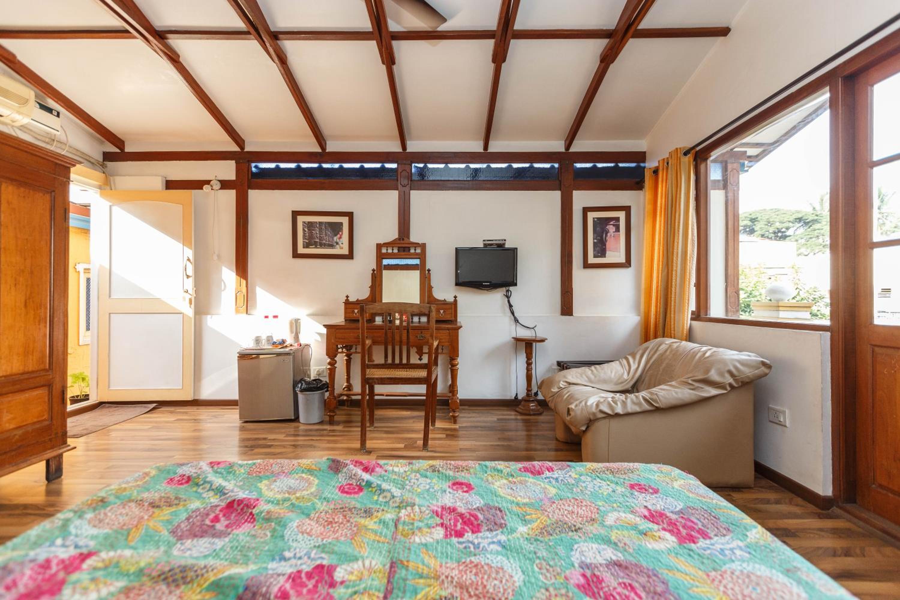 Deluxe Room - Photo 9