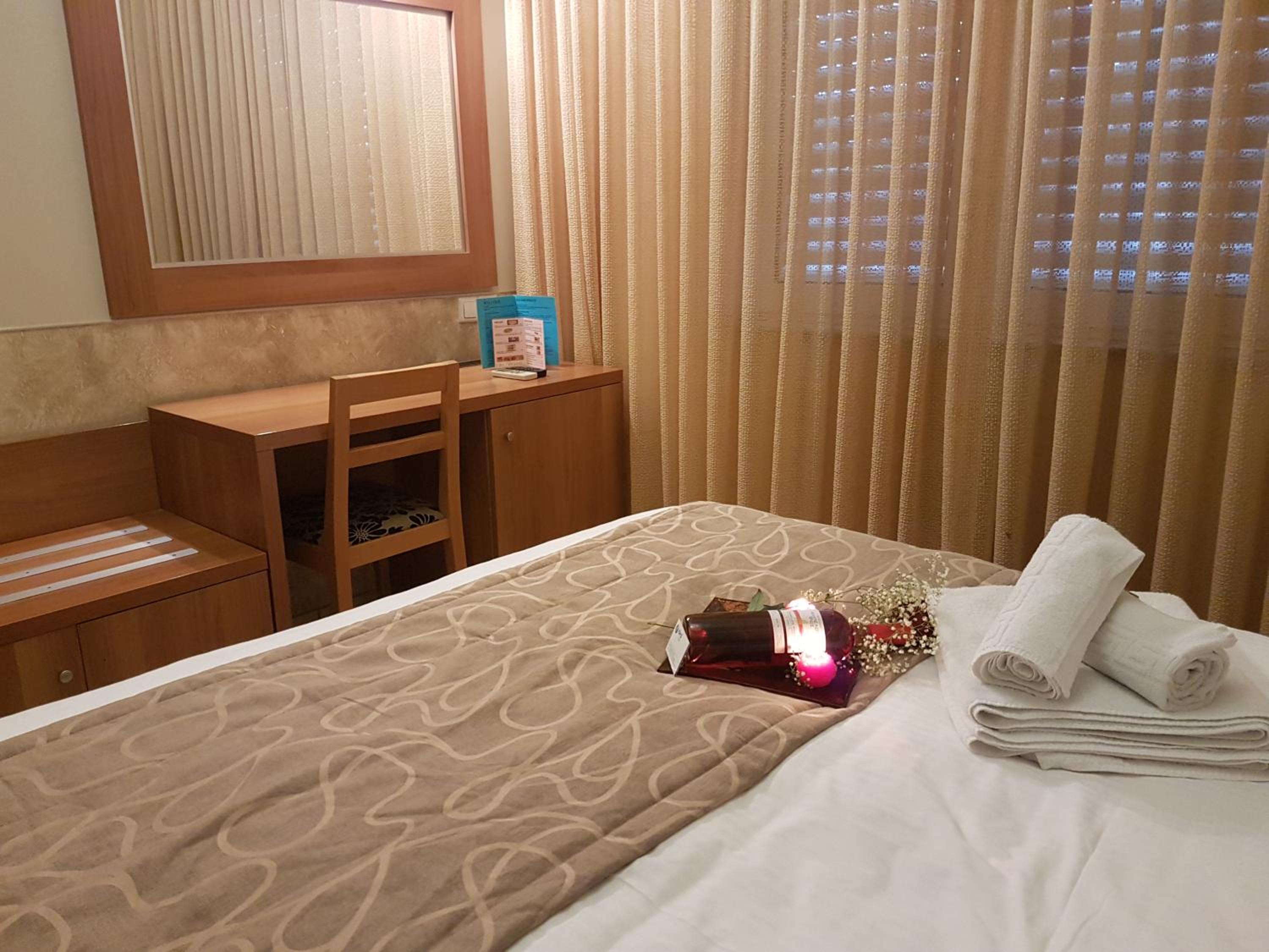Double or Twin Room - Photo 1