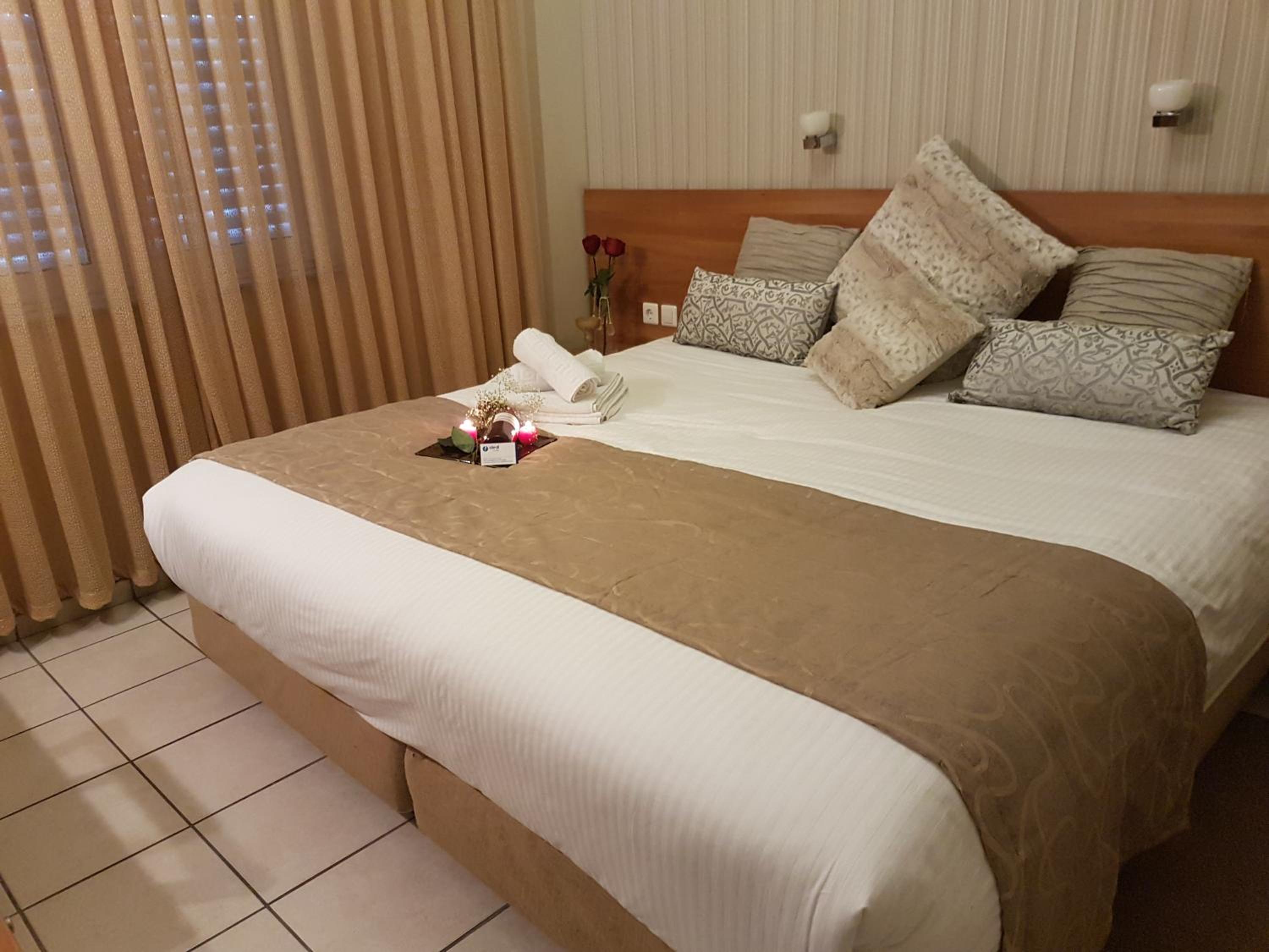 Double or Twin Room - Photo 5